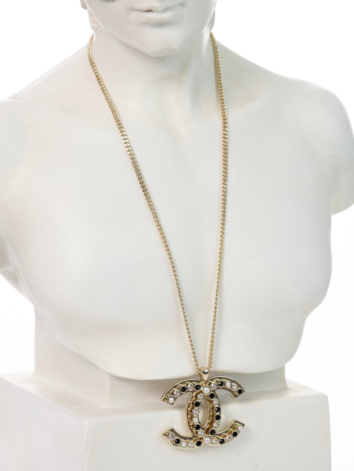 CHANEL Halskette lange goldene Kette mit XXL CC