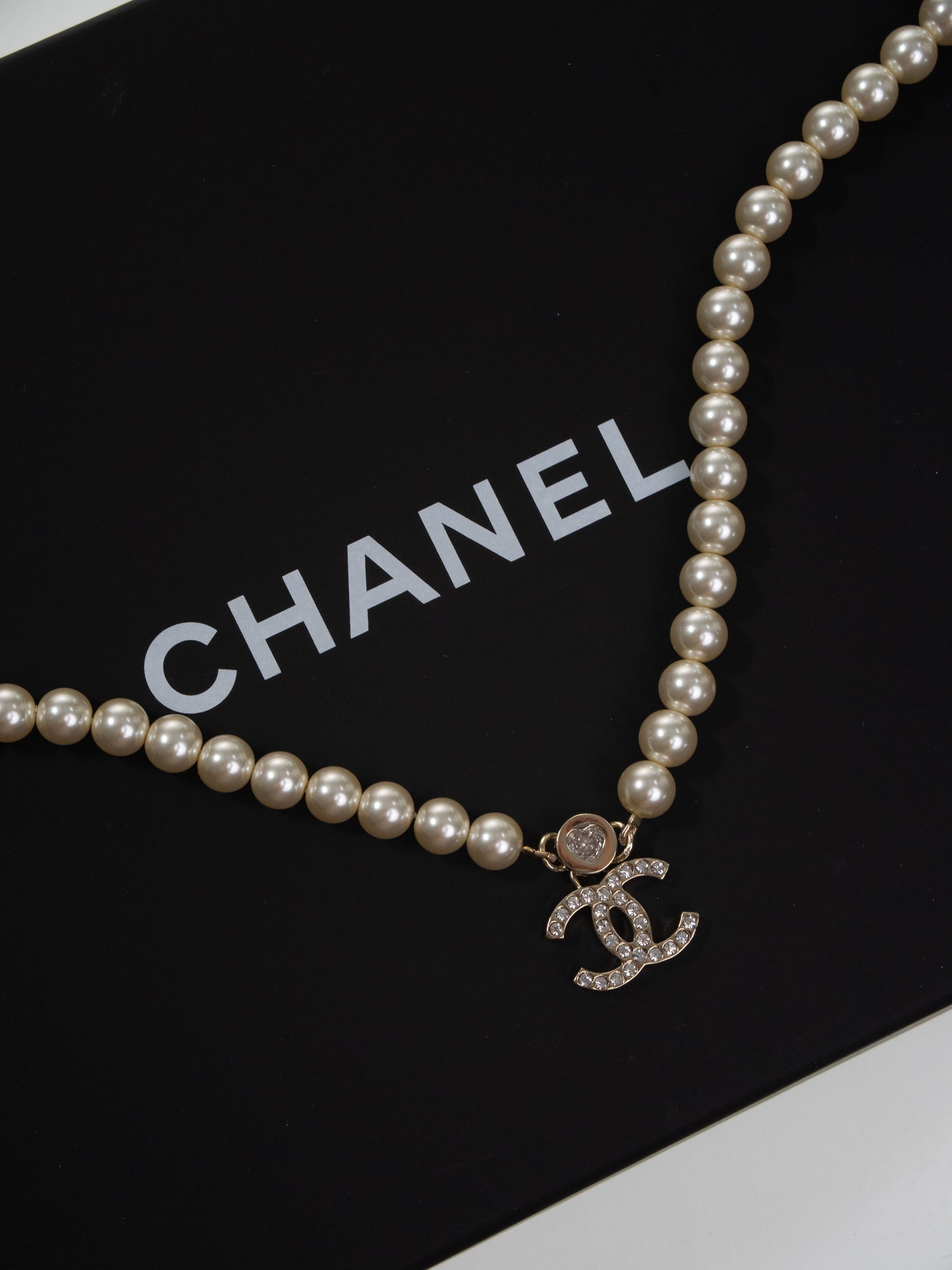 CHANEL Kette CC Halskette Herz Strass Collier Perlenkette