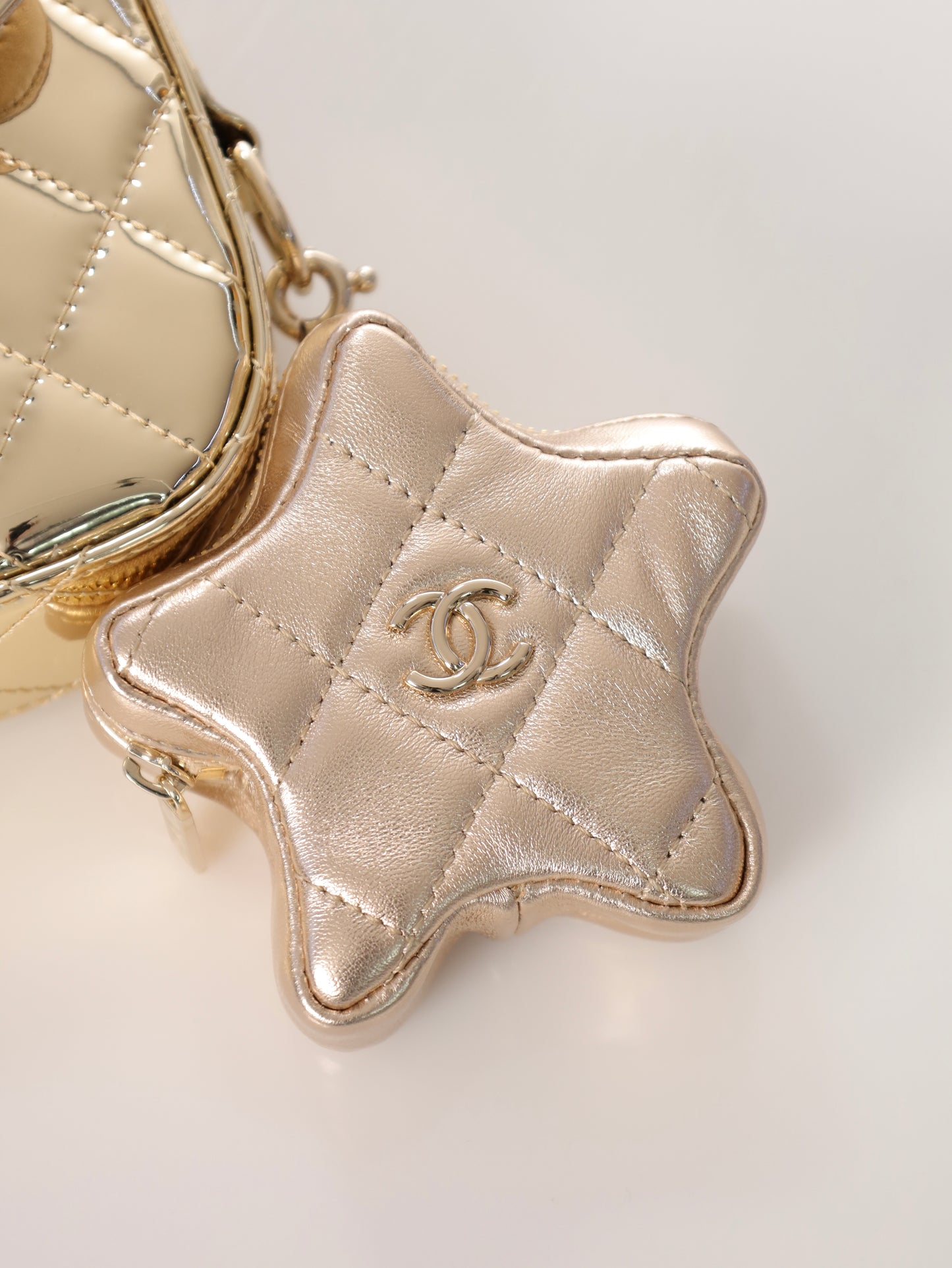 CHANEL Timeless Mini Gold mit Stern Anhänger Klassische Tasche
