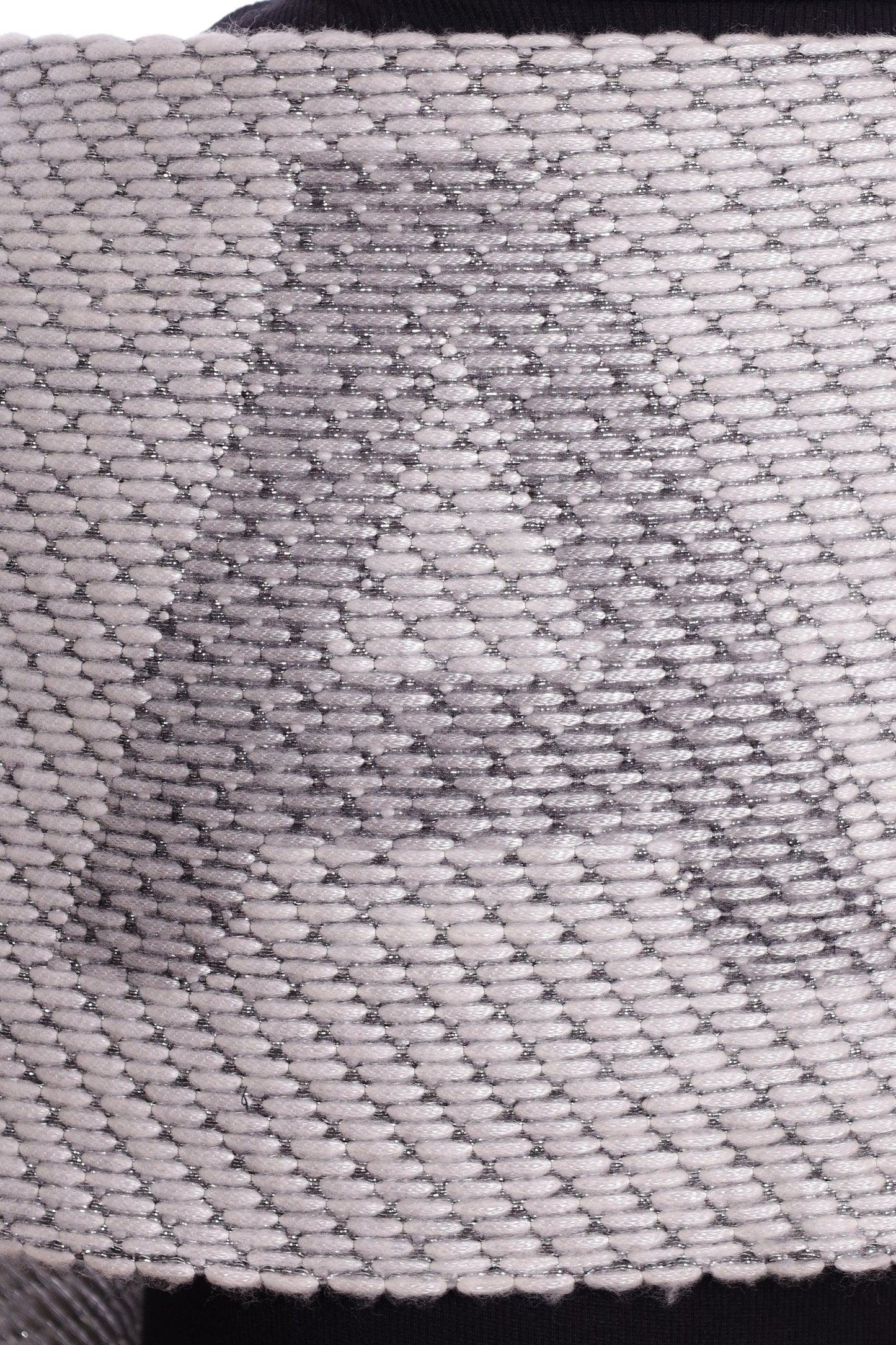 CHANEL Wollschal in grau mit silbernen Lurex Fäden und Fransen