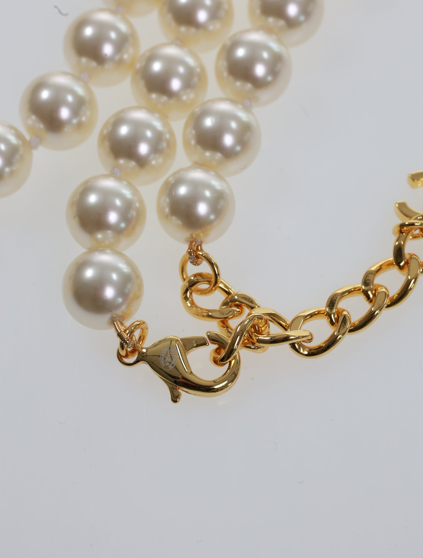 CHANEL Perlenkette CC Lang