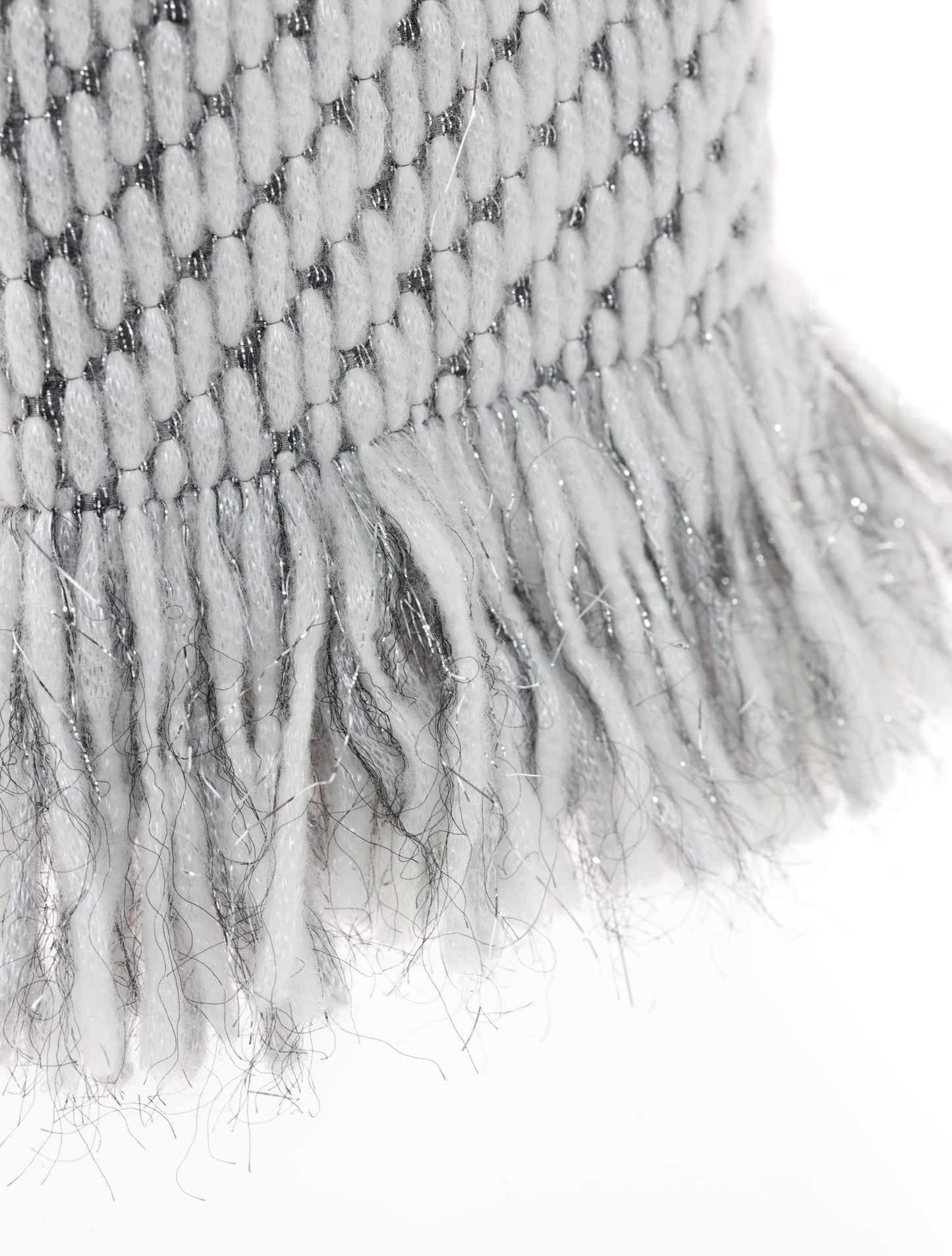 CHANEL Wollschal in grau mit silbernen Lurex Fäden und Fransen