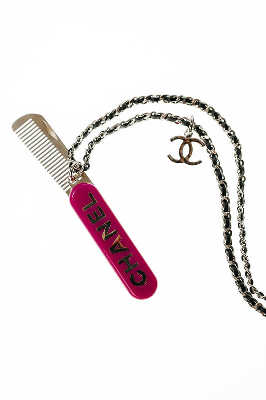 CHANEL Halskette mit Kamm Anhänger in pink