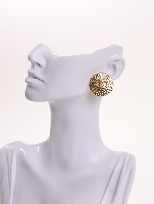 CHANEL Ohrringe Ohrstecker rund CC Gold Plaketen