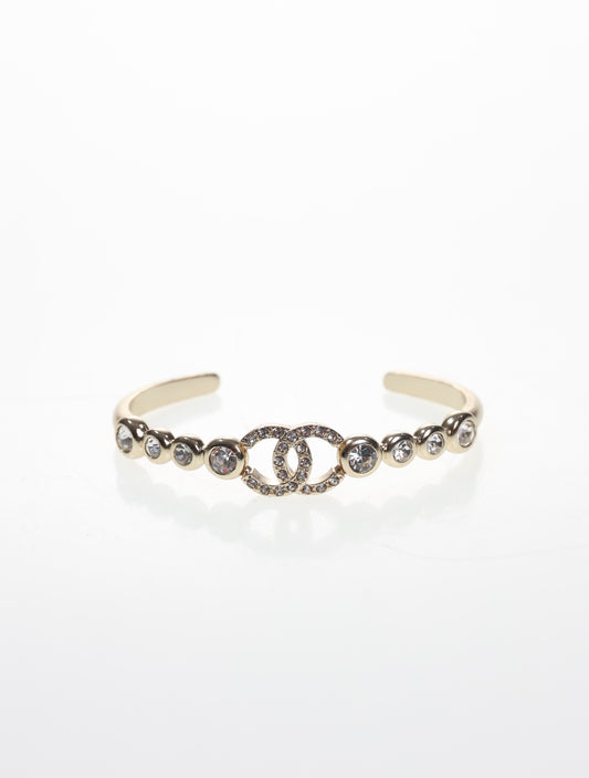 CHANEL Armband Armreif Gold CC Strass
