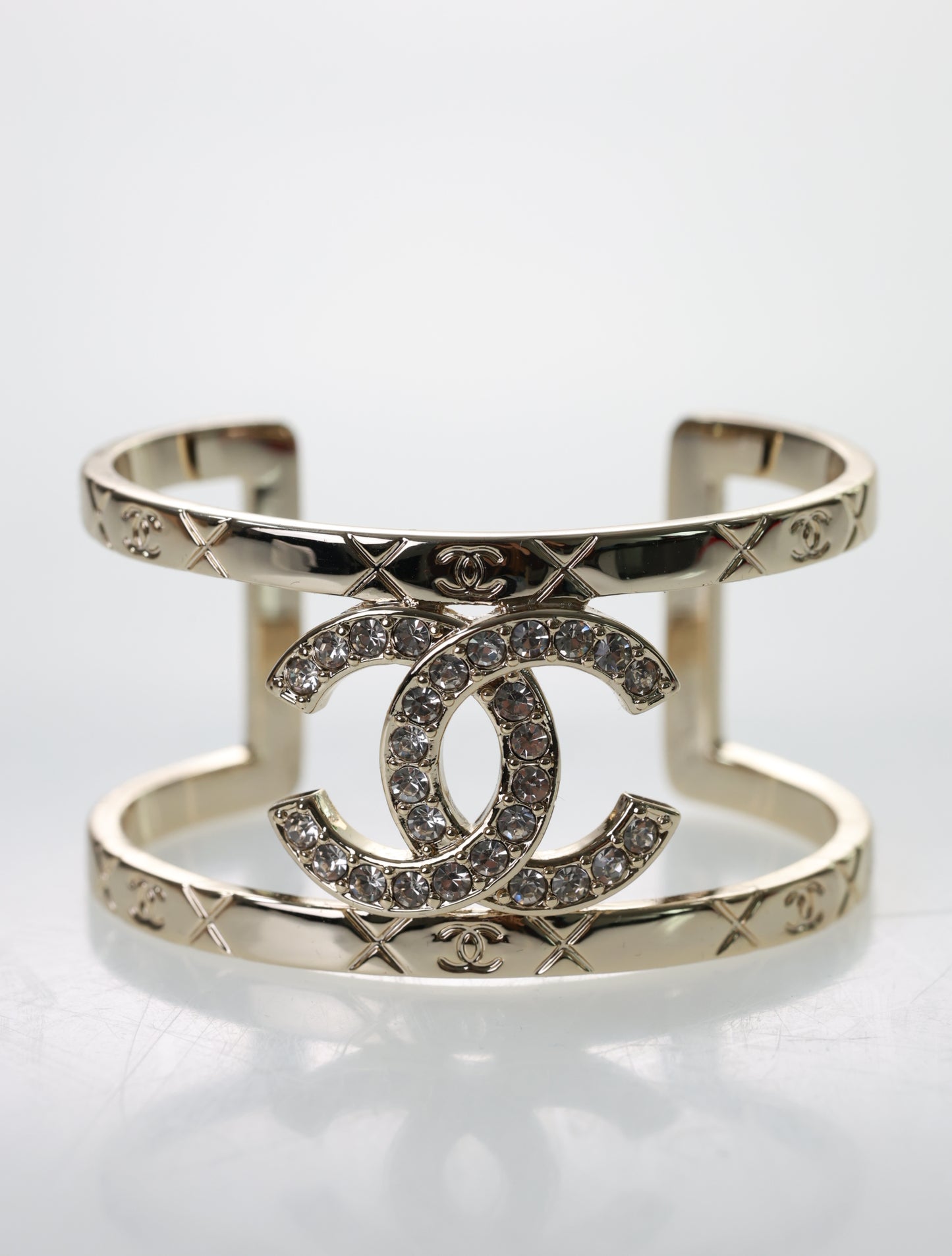 CHANEL Armband Armspange Armreif Gold mit XXL CC