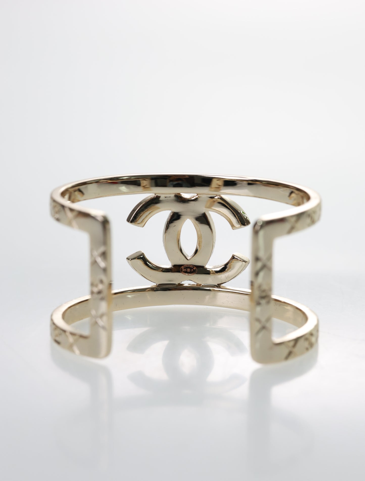 CHANEL Armband Armspange Armreif Gold mit XXL CC