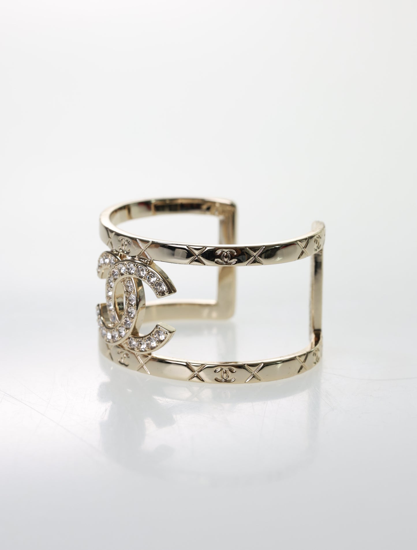 CHANEL Armband Armspange Armreif Gold mit XXL CC