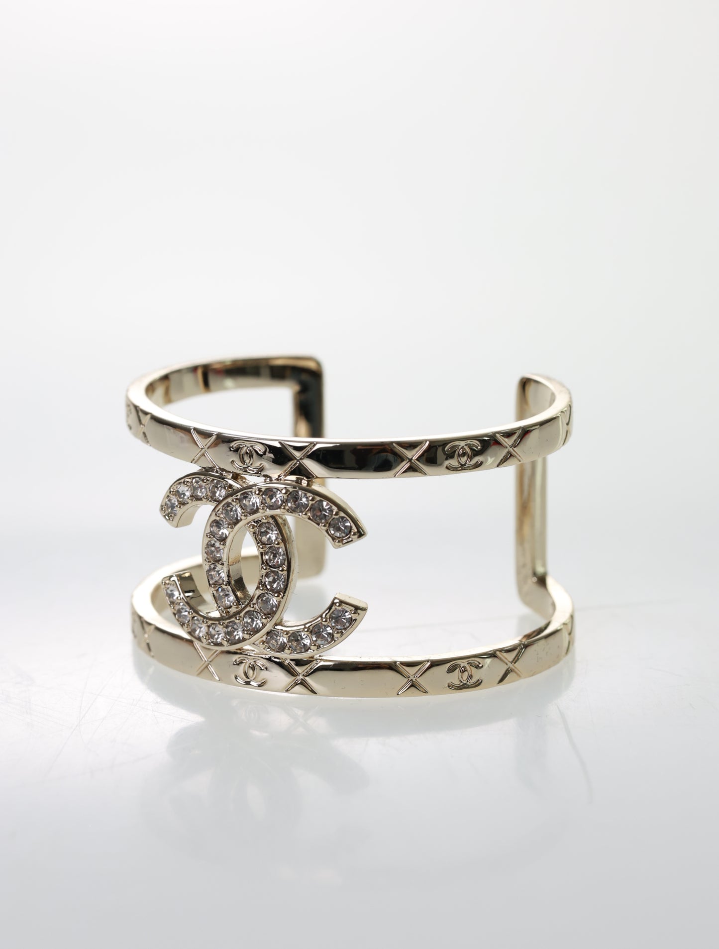 CHANEL Armband Armspange Armreif Gold mit XXL CC