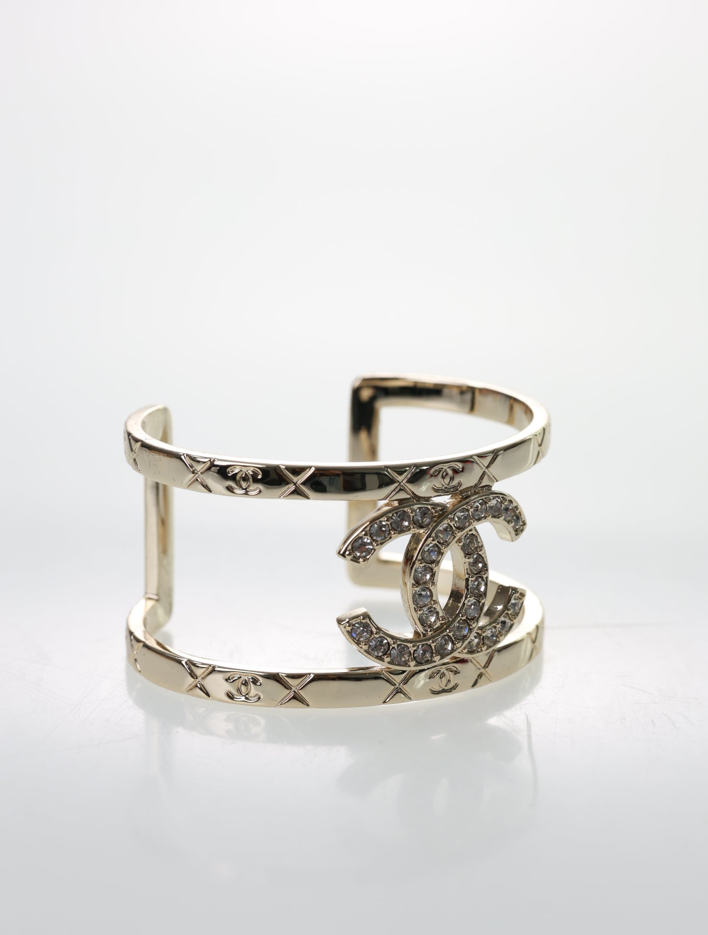 CHANEL Armband Armspange Armreif Gold mit XXL CC