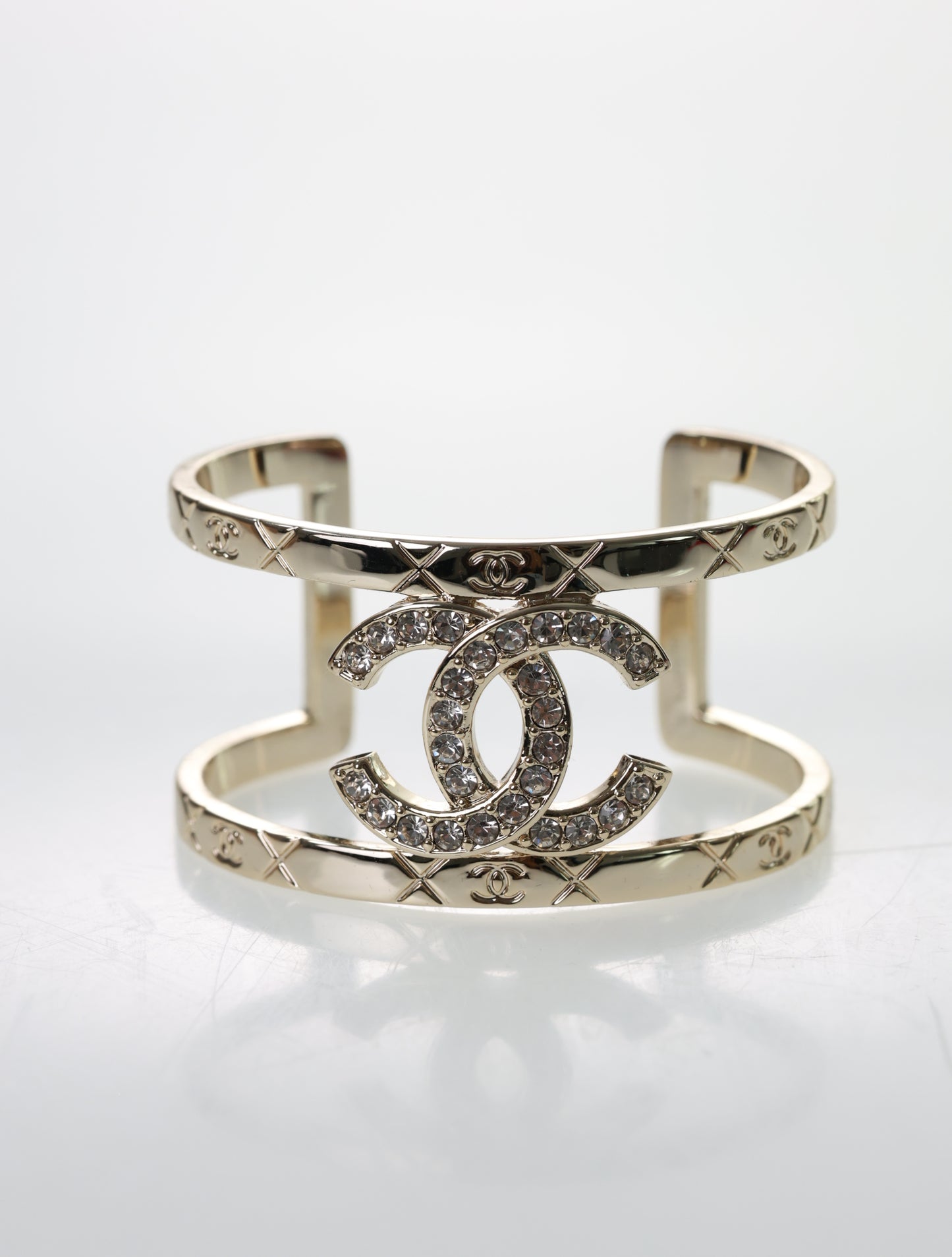CHANEL Armband Armspange Armreif Gold mit XXL CC