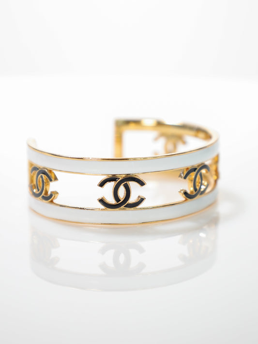 CHANEL Armspange Armreif Armband CC weiß/gold