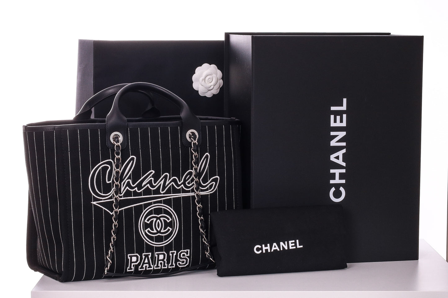 CHANEL DEAUVILLE SPECIAL EDITION A66941 B10404 Borsa shopper grande nera