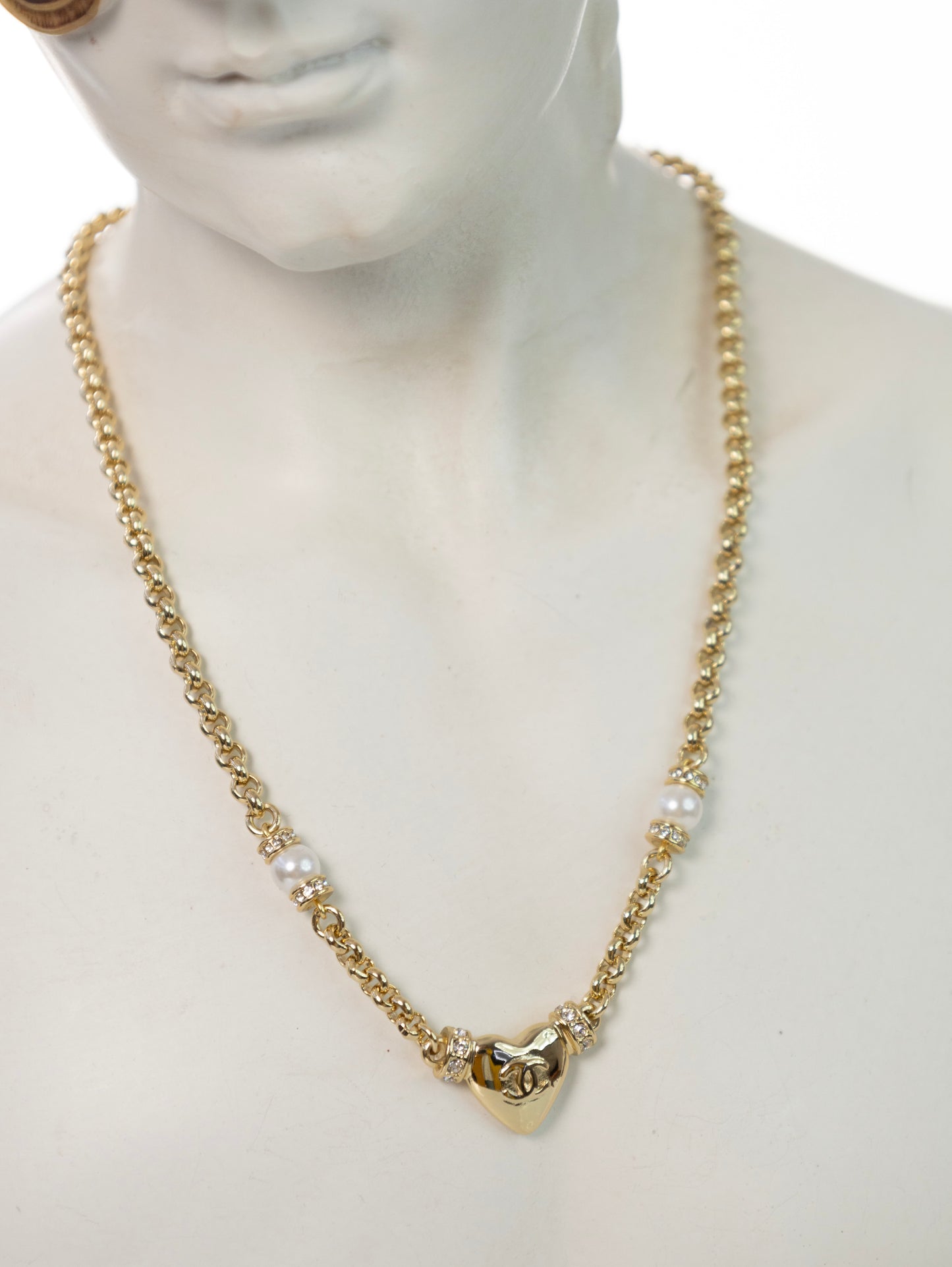 CHANEL Halskette mit CC Herzen Perlen Strass Herzen Gold