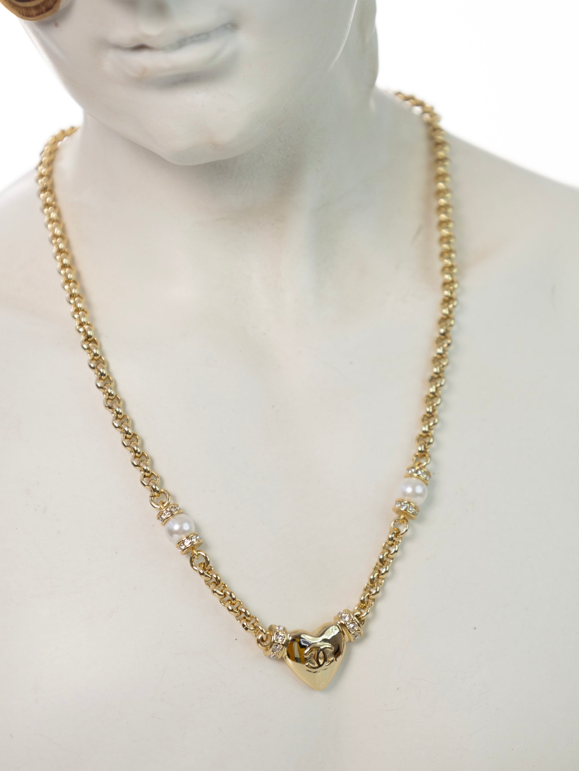 CHANEL Halskette mit CC Herzen Perlen Strass Herzen Gold