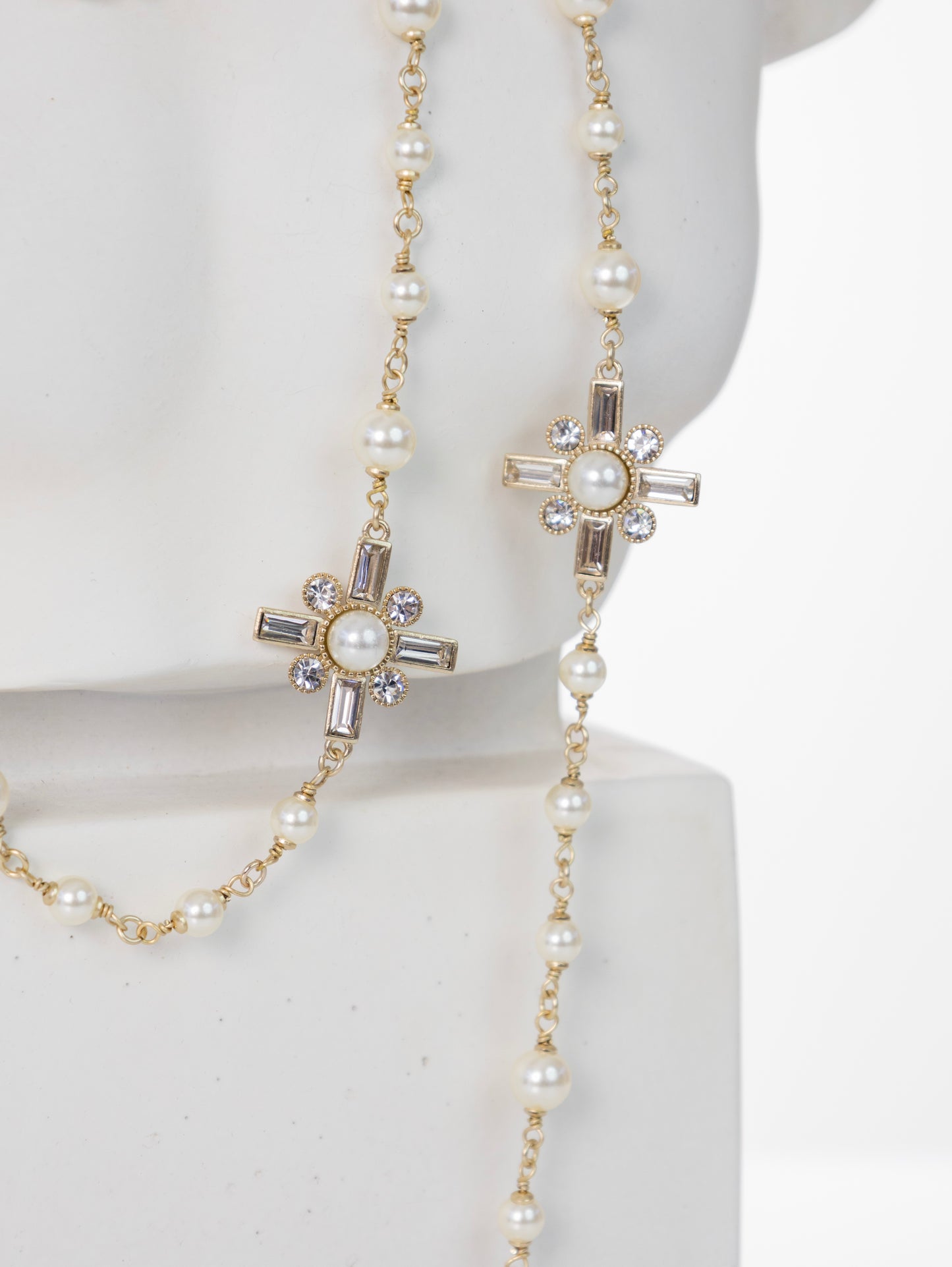 CHANEL Kette großes CC lange Halskette Gold mit Perlen