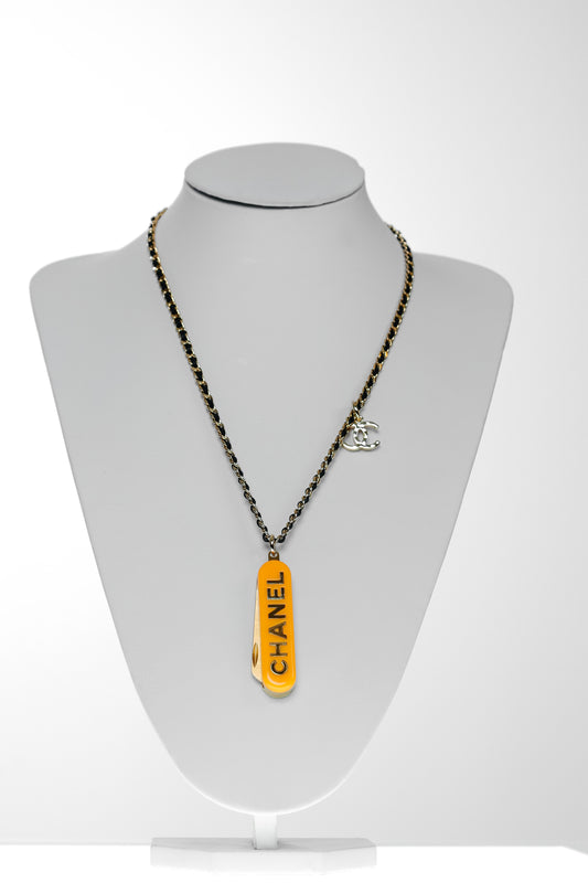 CHANEL necklace with pendant in orange with a gold comb