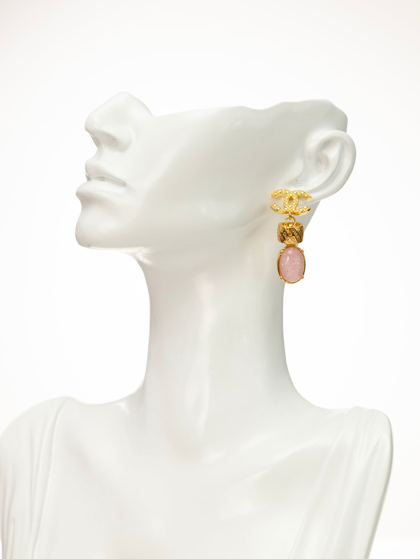 Orecchini CHANEL pendenti in oro rosa con CC