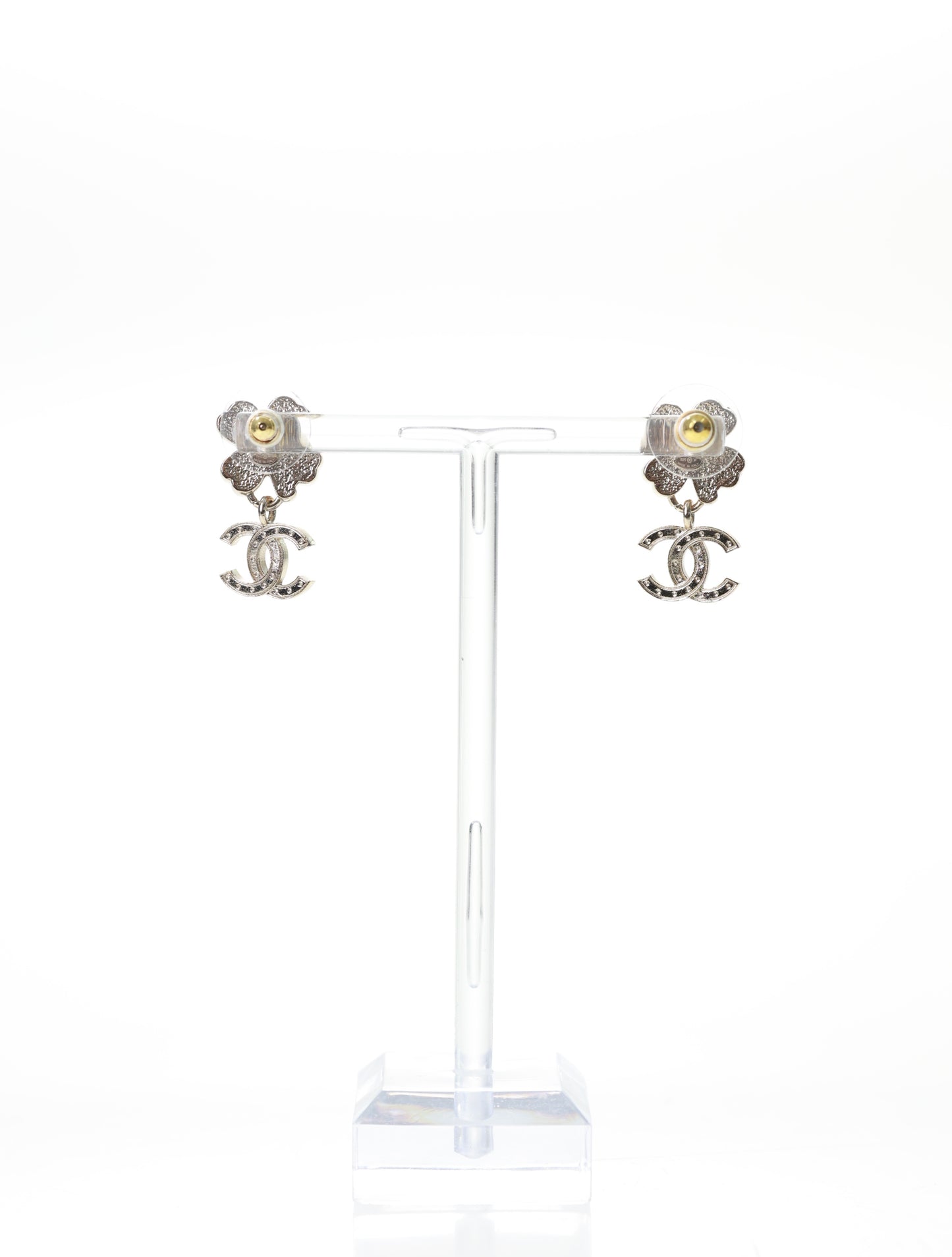 CHANEL Ohrringe Ohrstecker Kleeblatt mit CC Anhänger Strass Silber
