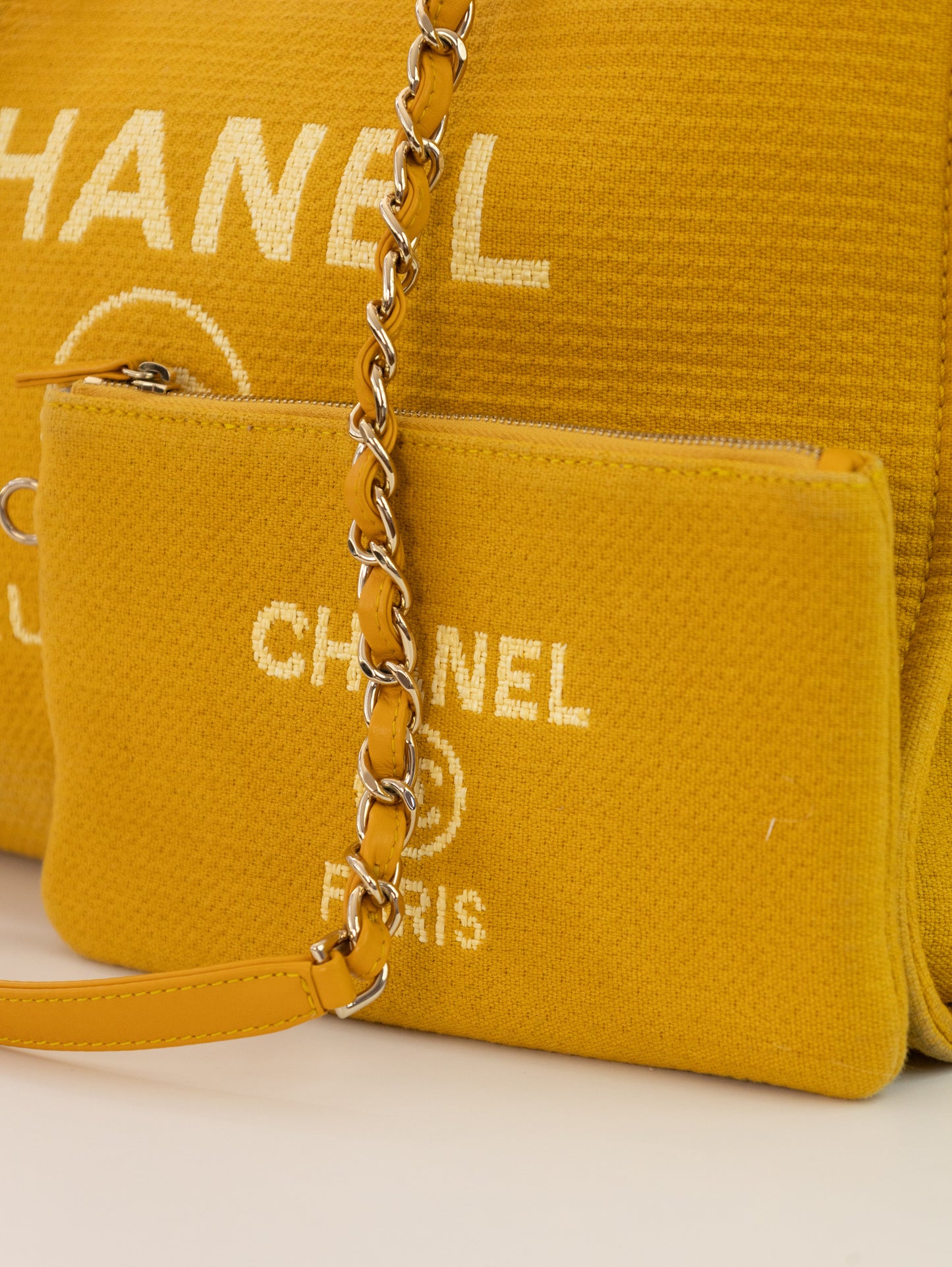 CHANEL DEAUVILLE Shopper Large Size Gelb Safran mit Pochette A66941B07300