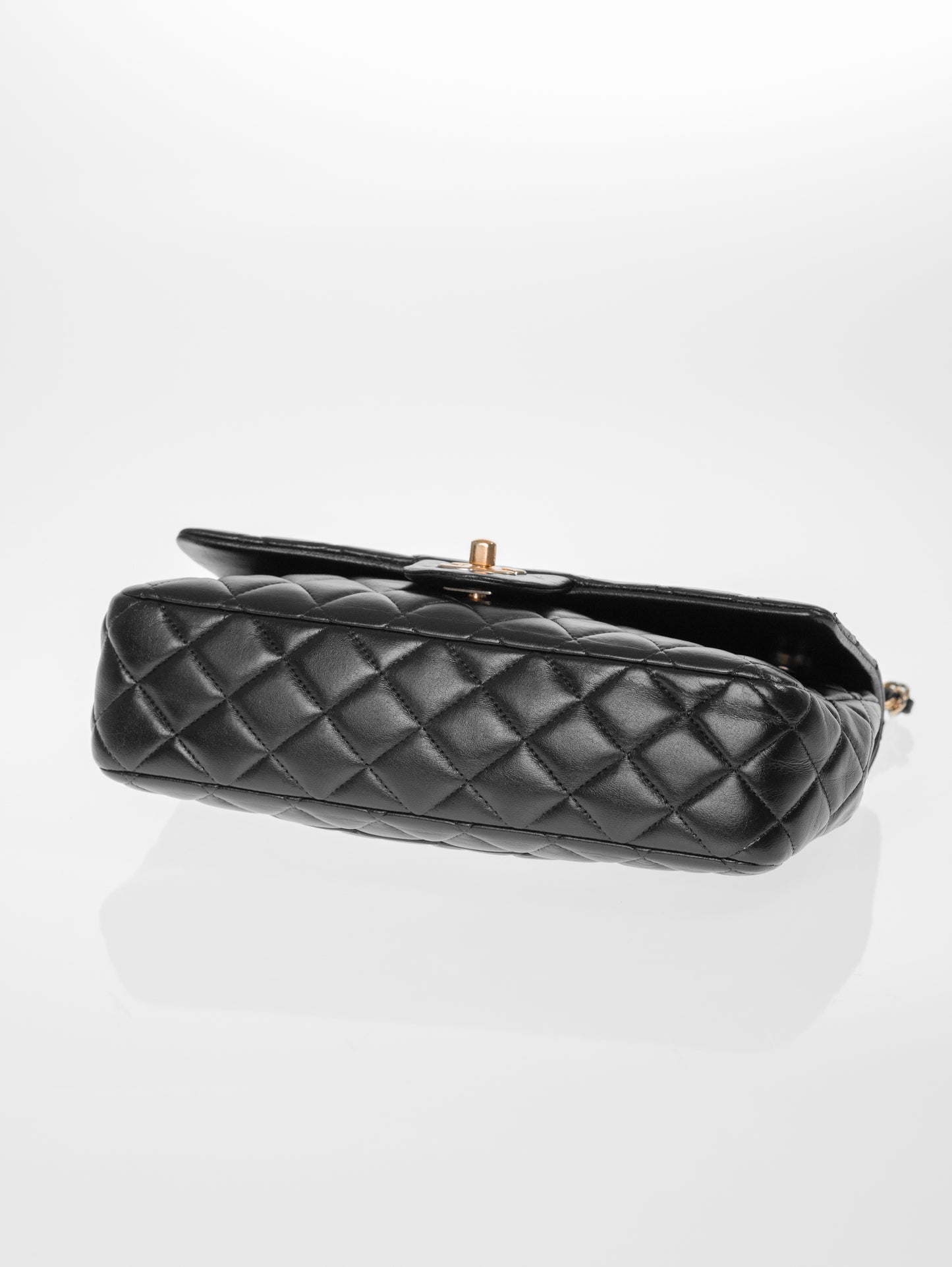 Borsa con patta rosa Timeless media CHANEL in agnello