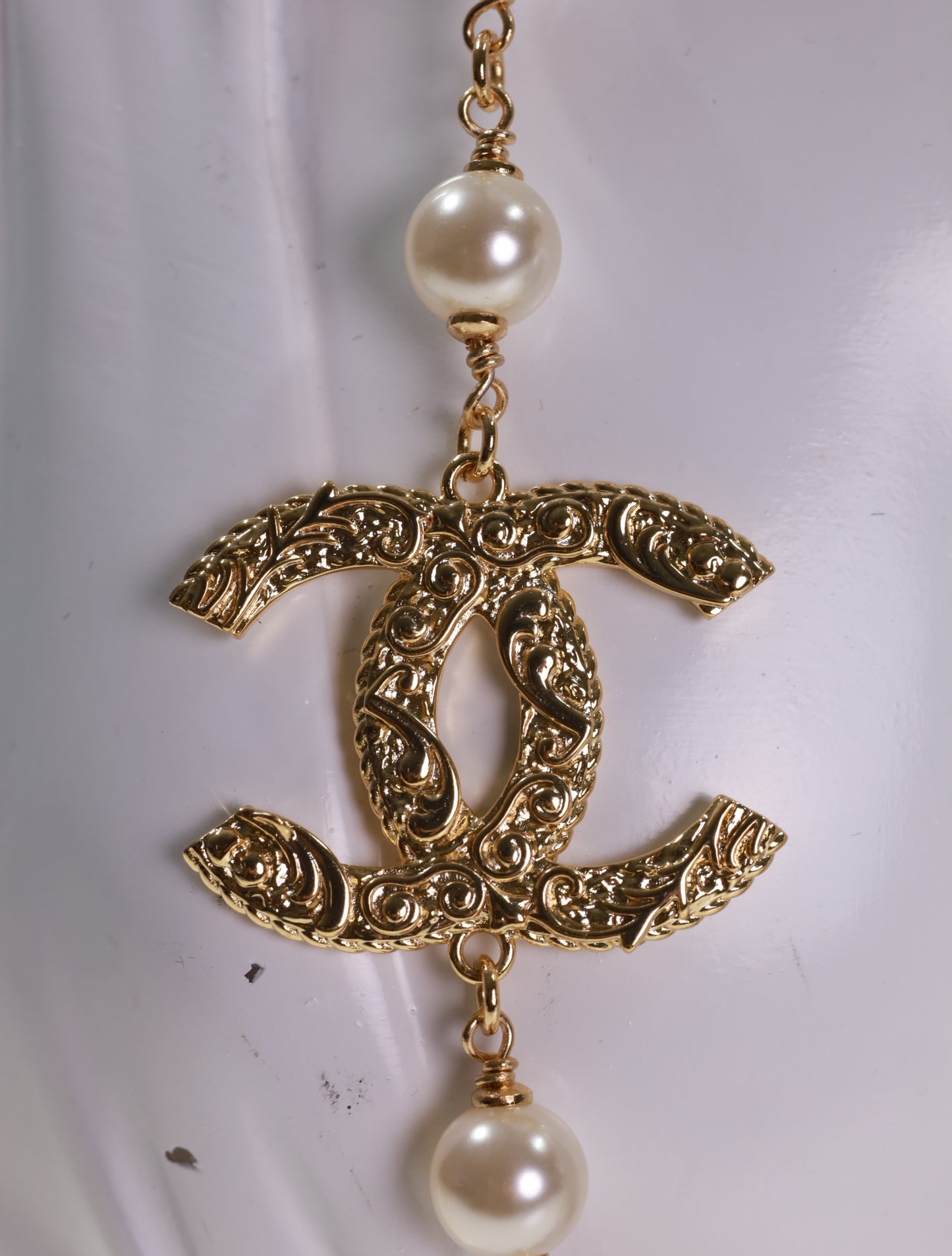 CHANEL lange Halskette Kette CC Perlen Perlenkette Gold Rot