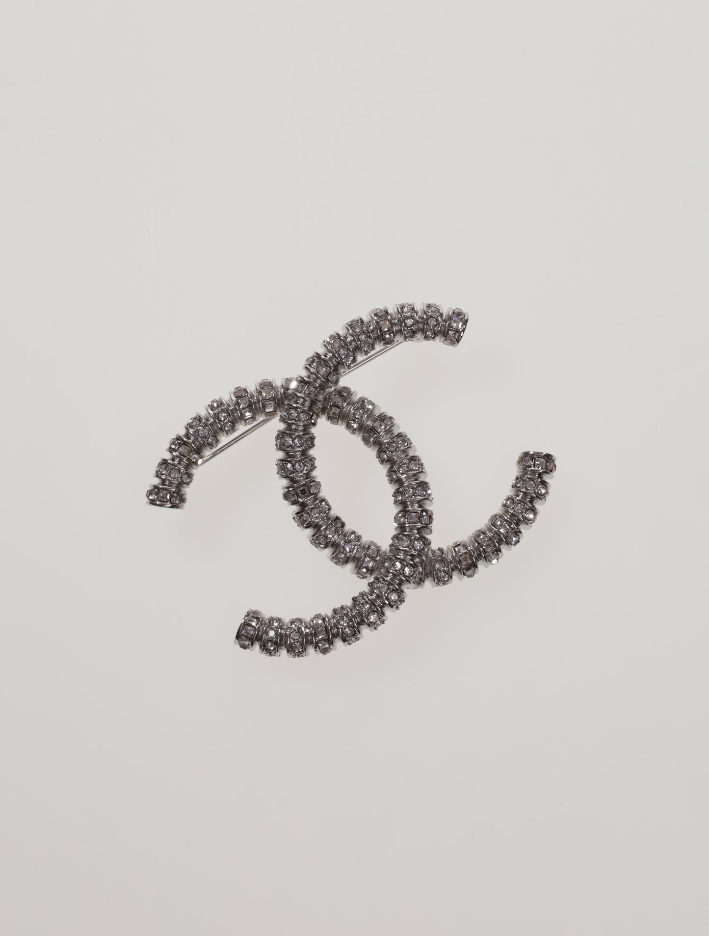 CHANEL brooch large CC in rhinestones and silver