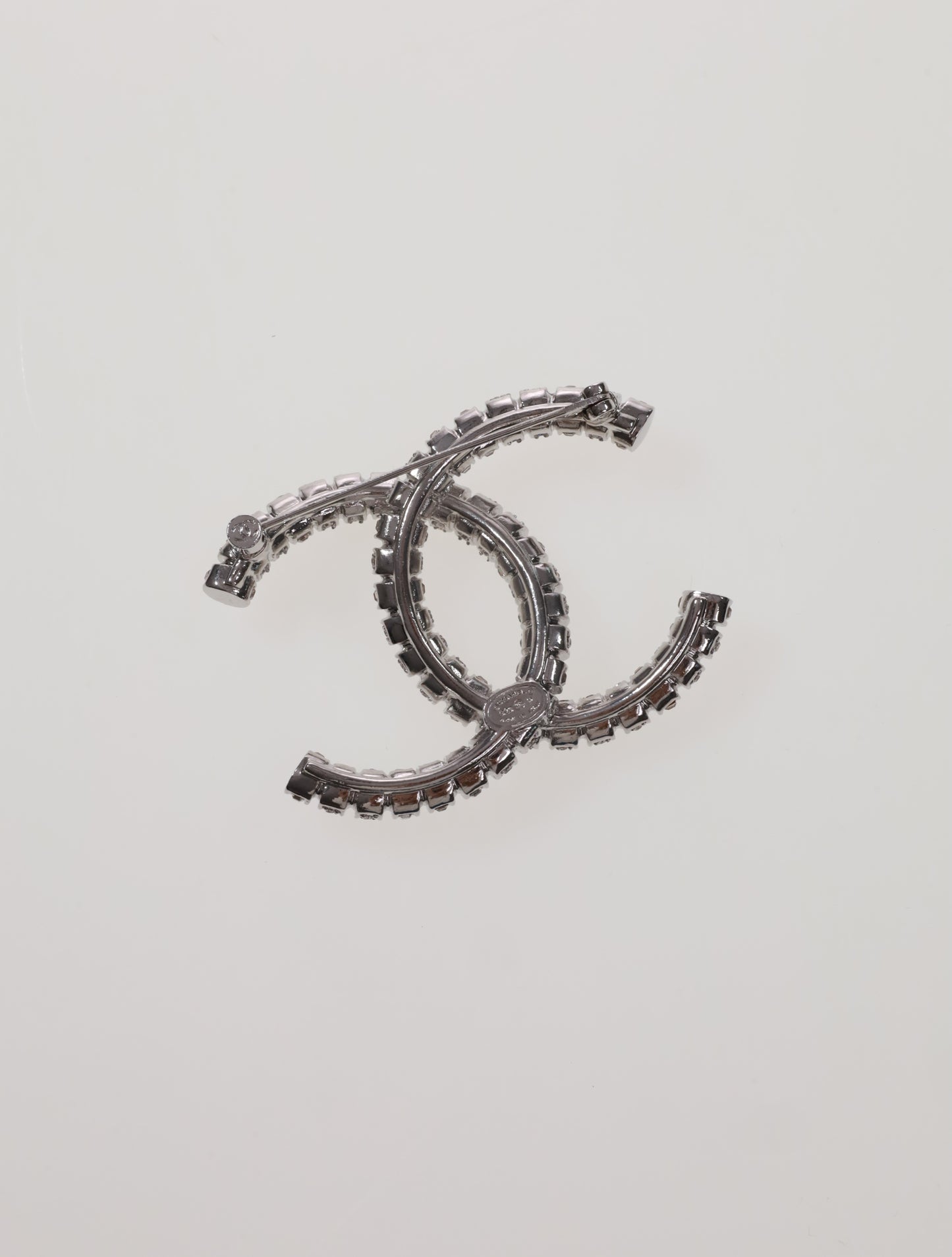 CHANEL brooch large CC in rhinestones and silver