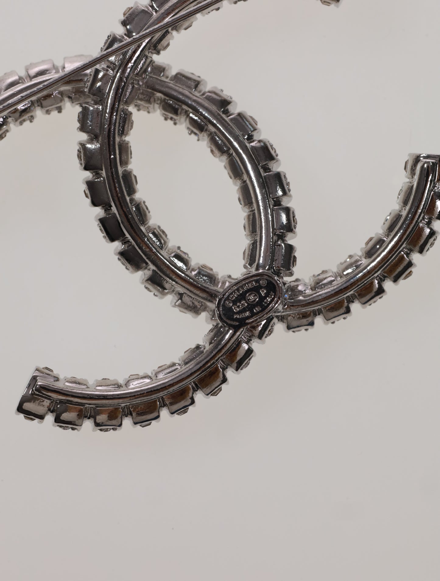 CHANEL brooch large CC in rhinestones and silver