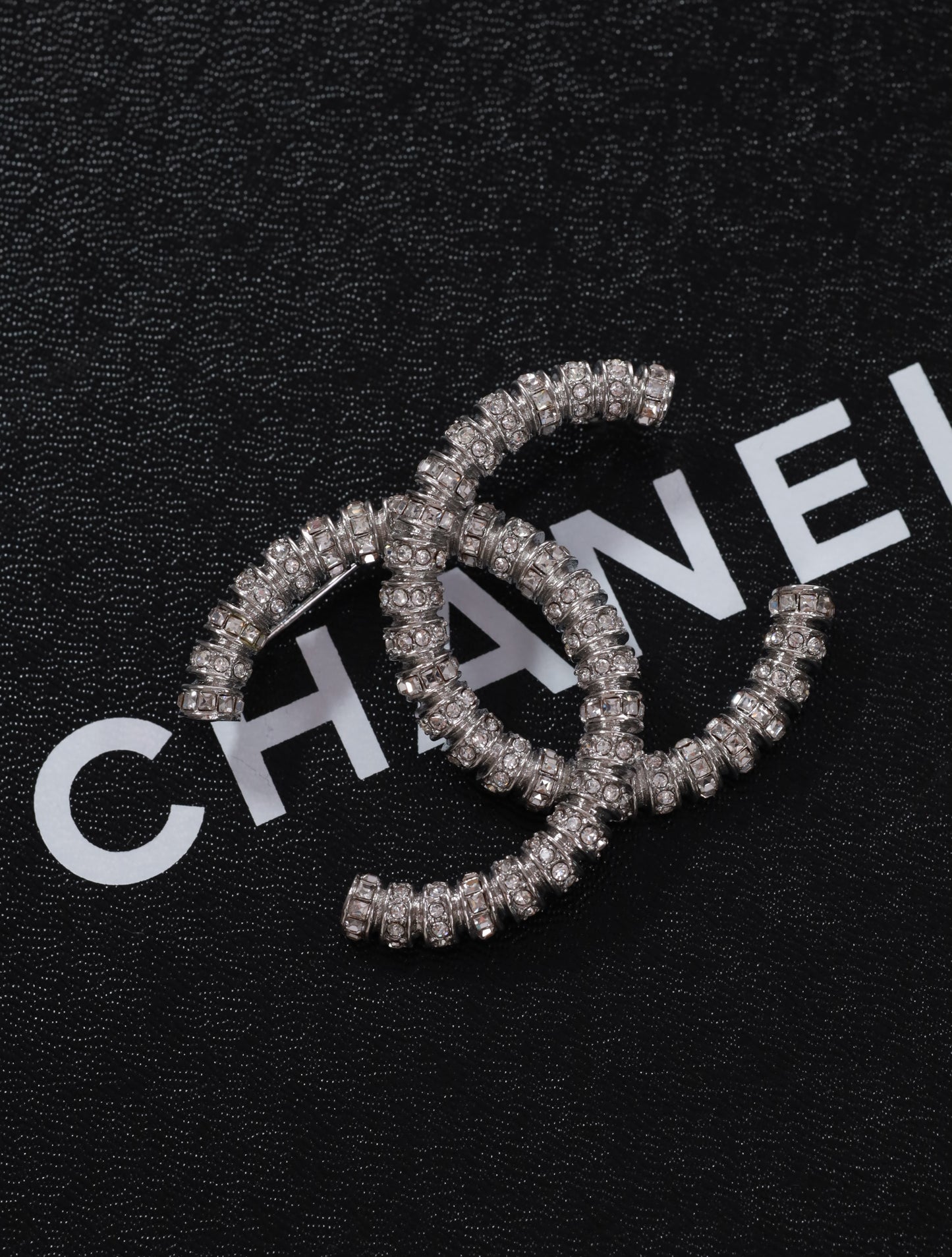 CHANEL brooch large CC in rhinestones and silver