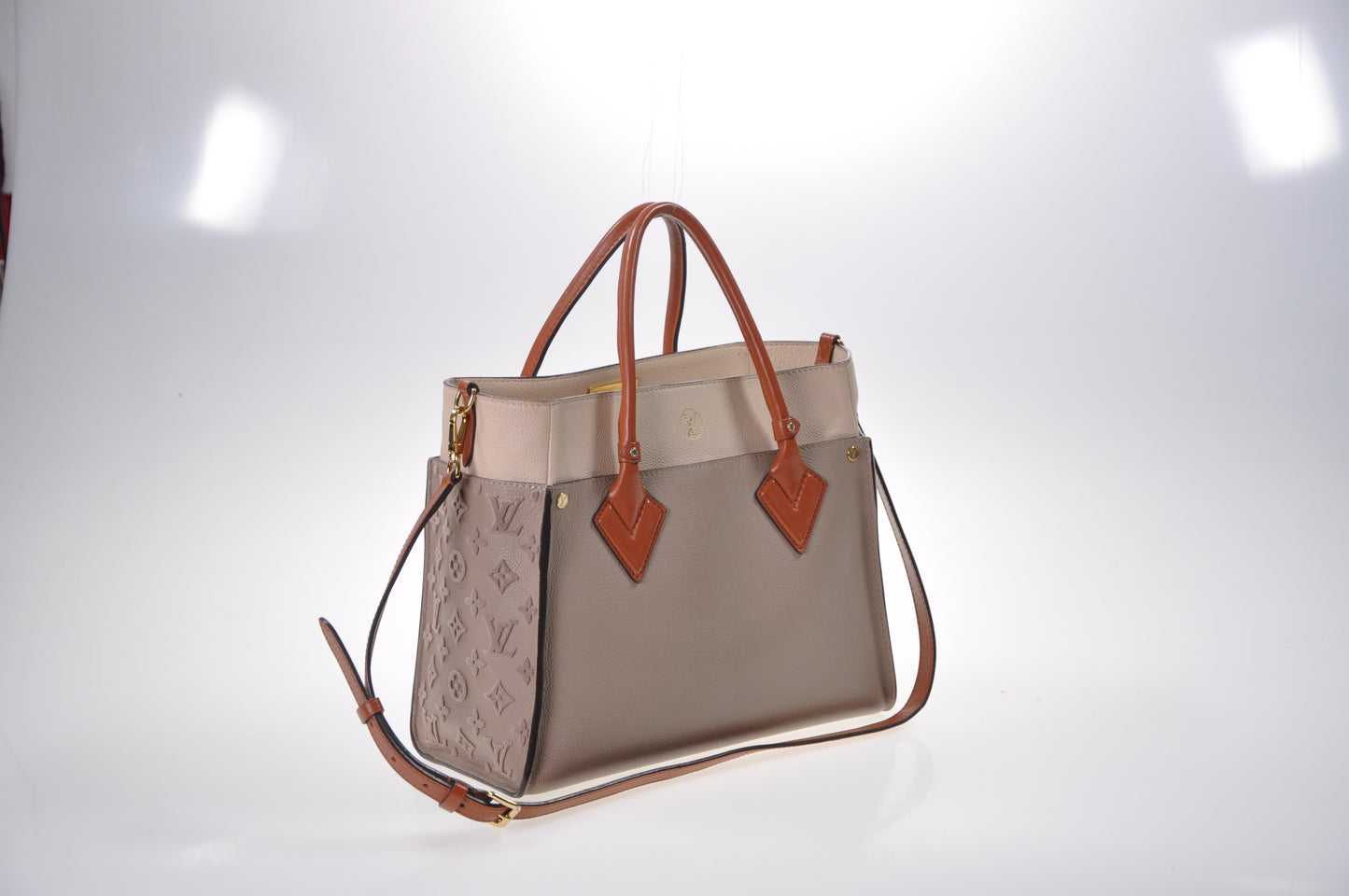LOUIS VUITTON On My Side MM Leder Taupe/Creme/Braun geflockt