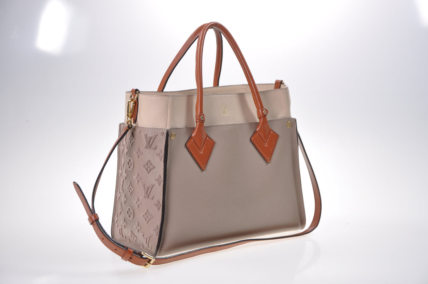LOUIS VUITTON On My Side MM Leder Taupe/Creme/Braun geflockt