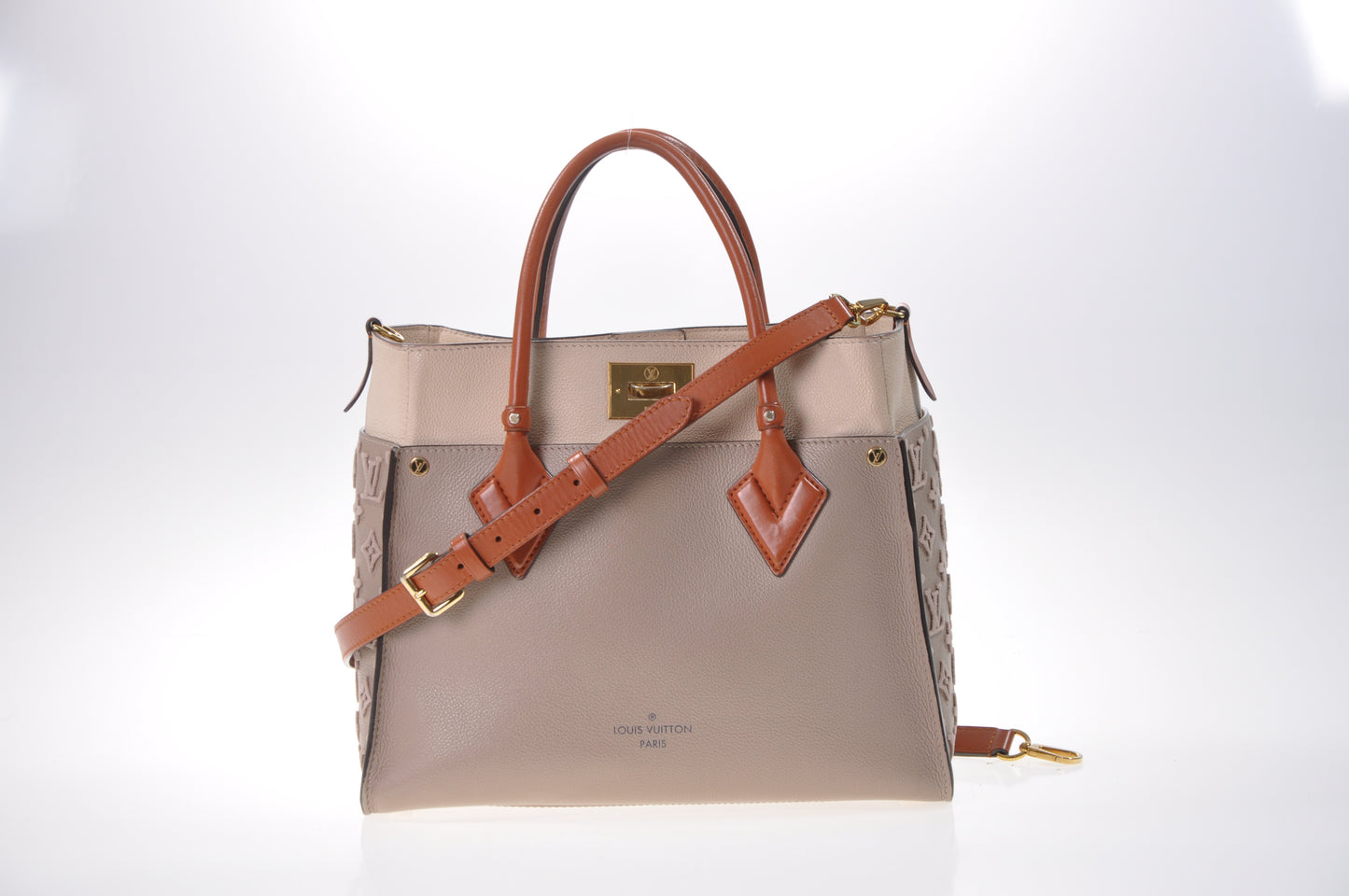 LOUIS VUITTON On My Side MM Leder Taupe/Creme/Braun geflockt