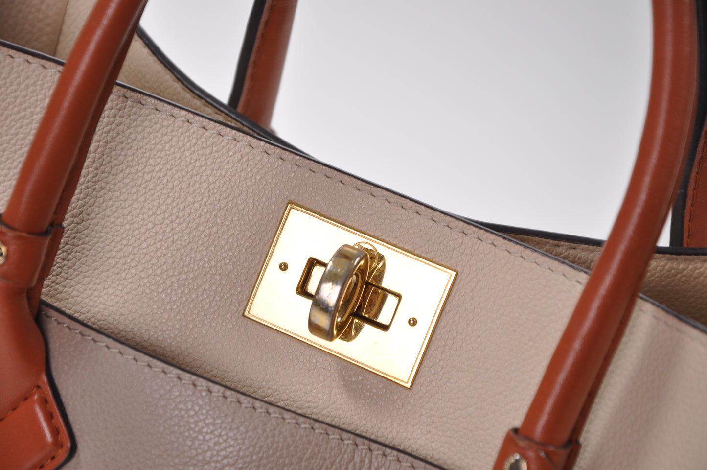 LOUIS VUITTON On My Side MM Leder Taupe/Creme/Braun geflockt