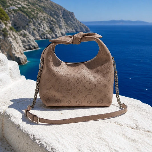 LOUIS VUITTON Why Knot PM Mahina Taupe