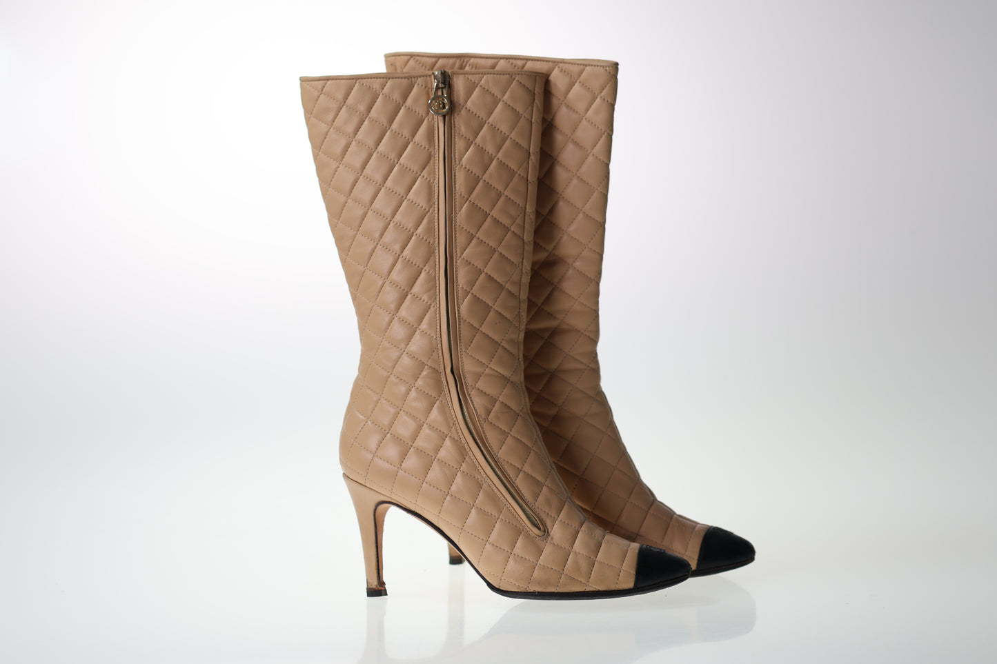 CHANEL Vintage Beige & Black Quilted Boots Stiefel Gr. 40/41 CC Lambskin