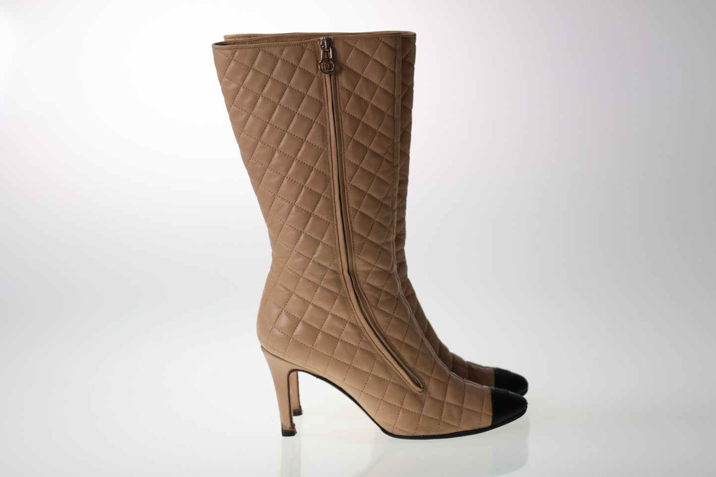 CHANEL Vintage Beige & Black Quilted Boots Stiefel Gr. 40/41 CC Lambskin