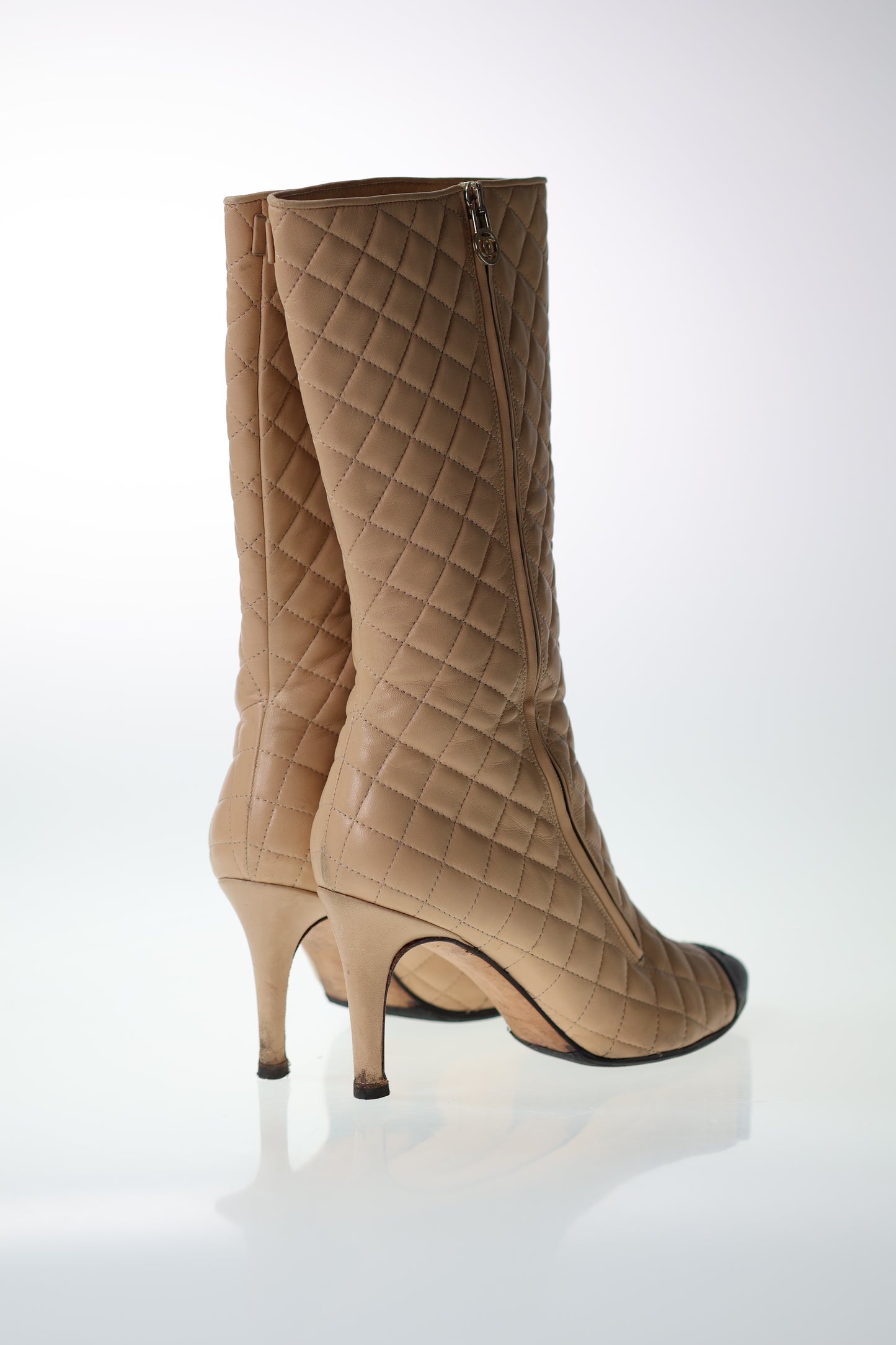 CHANEL Vintage Beige & Black Quilted Boots Stiefel Gr. 40/41 CC Lambskin