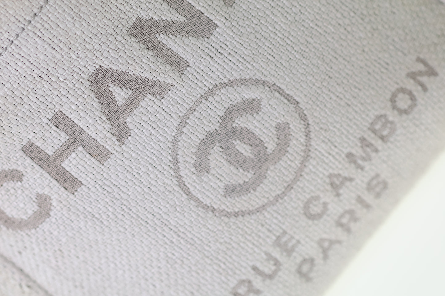 CHANEL DEAUVILLE A66939 Shoppingbag Small Tote Bag Grau