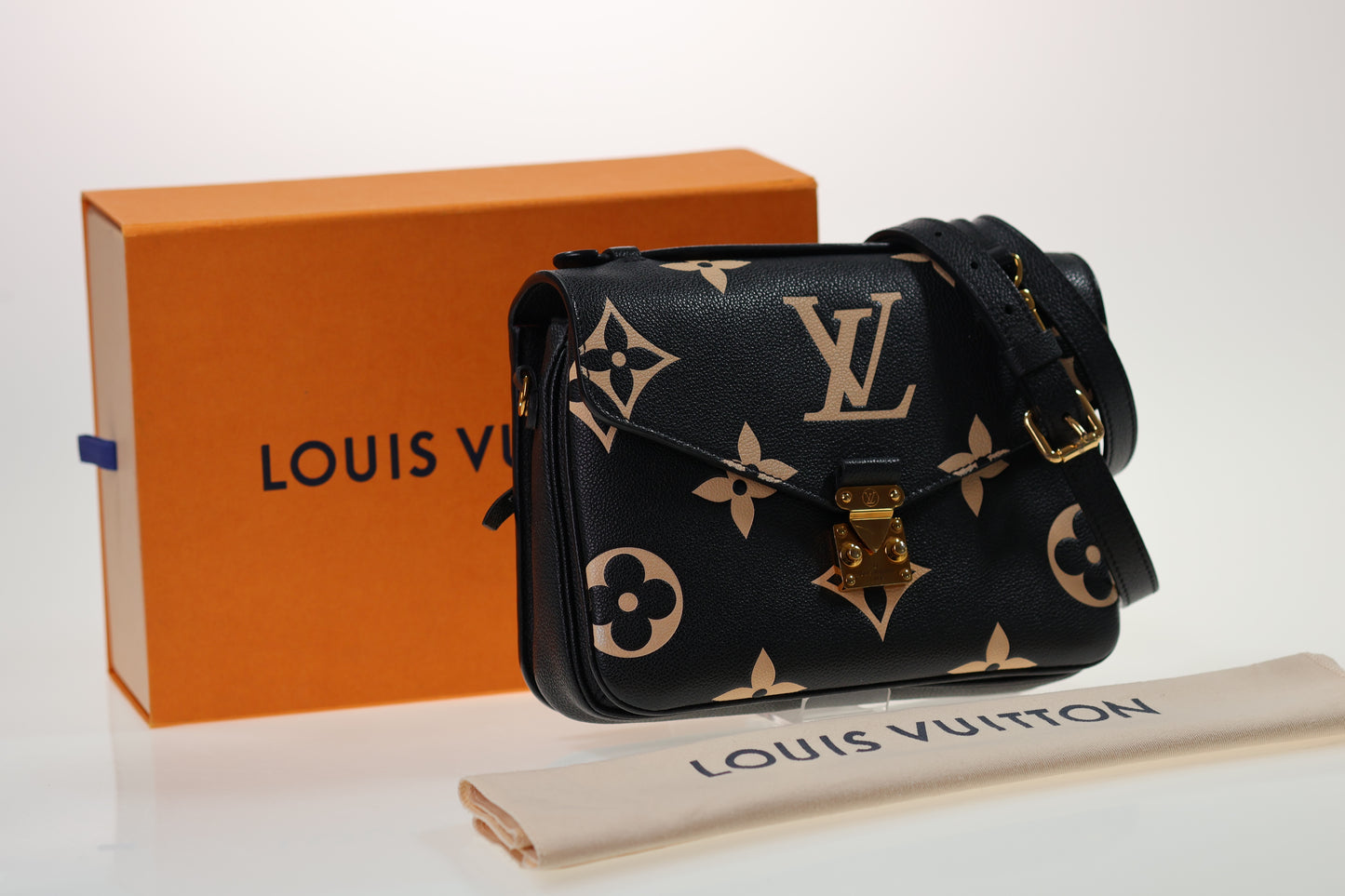 LOUIS VUITTON Pochette Metis Empreinte Bicolor FULLSET Schwarz