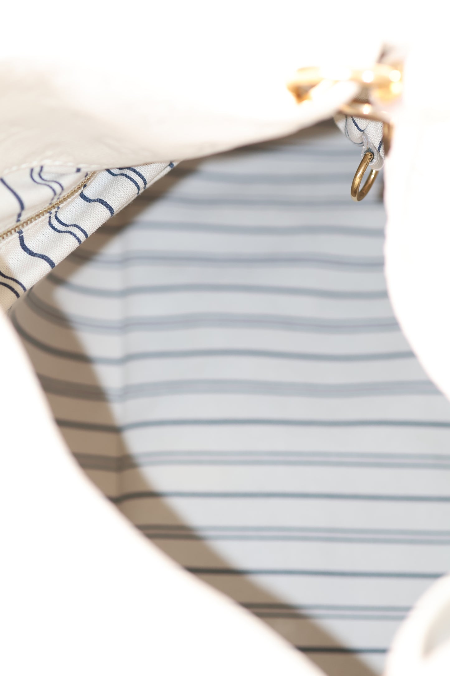 LOUIS VUITTON Artsy MM Monogram Empreinte Cremeweiß