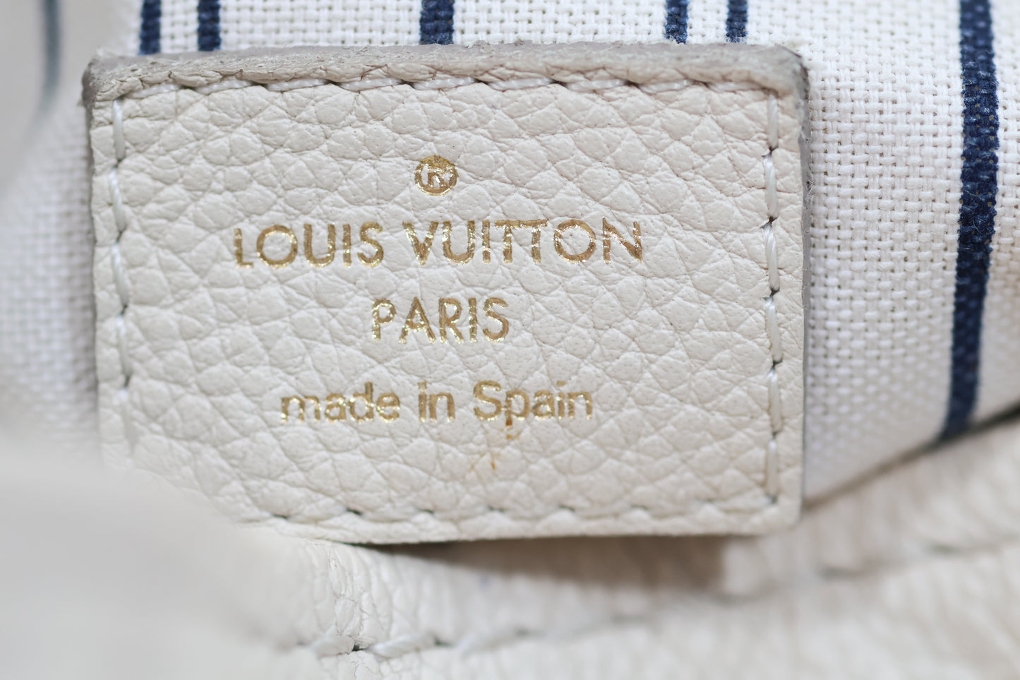 LOUIS VUITTON Artsy MM Monogram Empreinte Cremeweiß