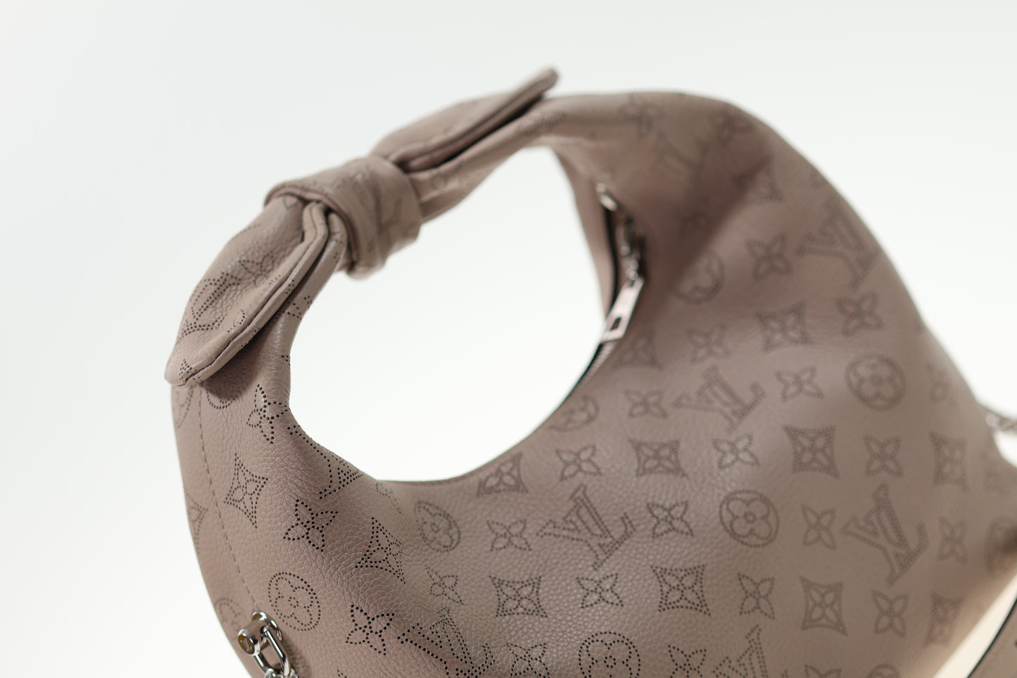 LOUIS VUITTON Perché Nodo PM Mahina Noir M20703