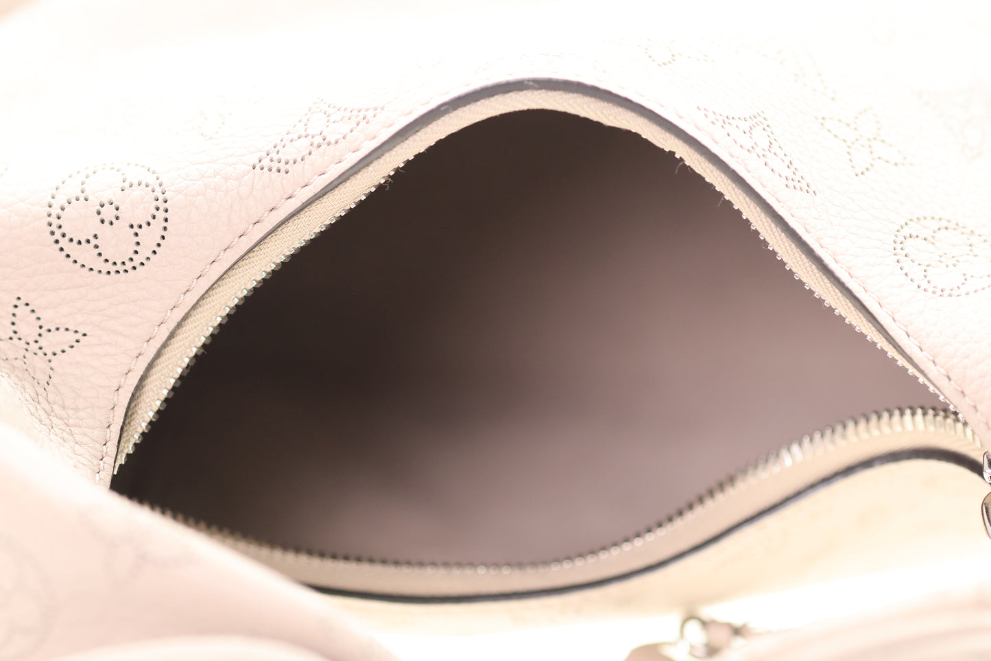 LOUIS VUITTON Perché Nodo PM Mahina Noir M20703