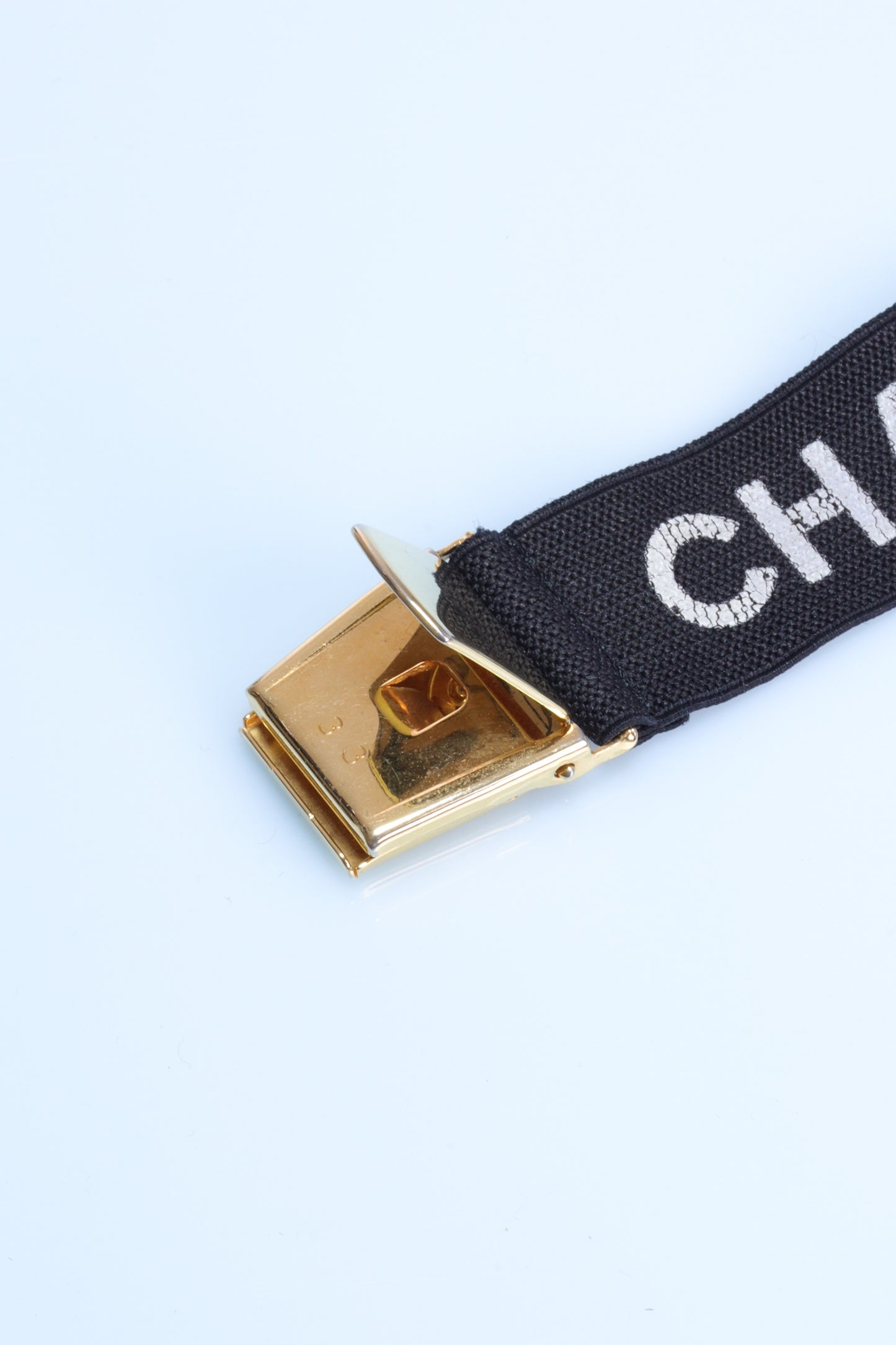 CHANEL Vintage Cup Strumpfhalter Blazercup Ärmelhalter