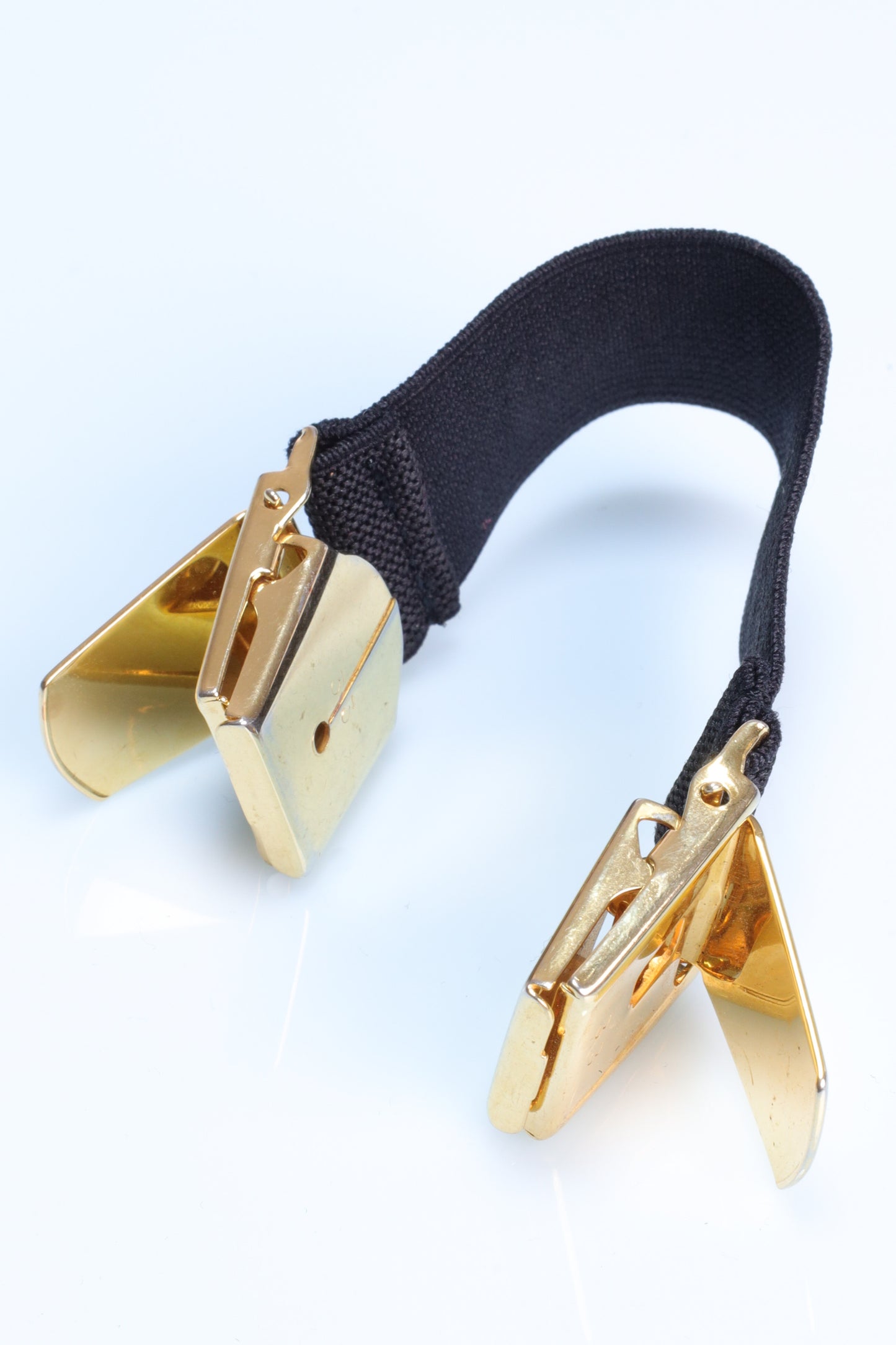 CHANEL Vintage Cup Strumpfhalter Blazercup Ärmelhalter