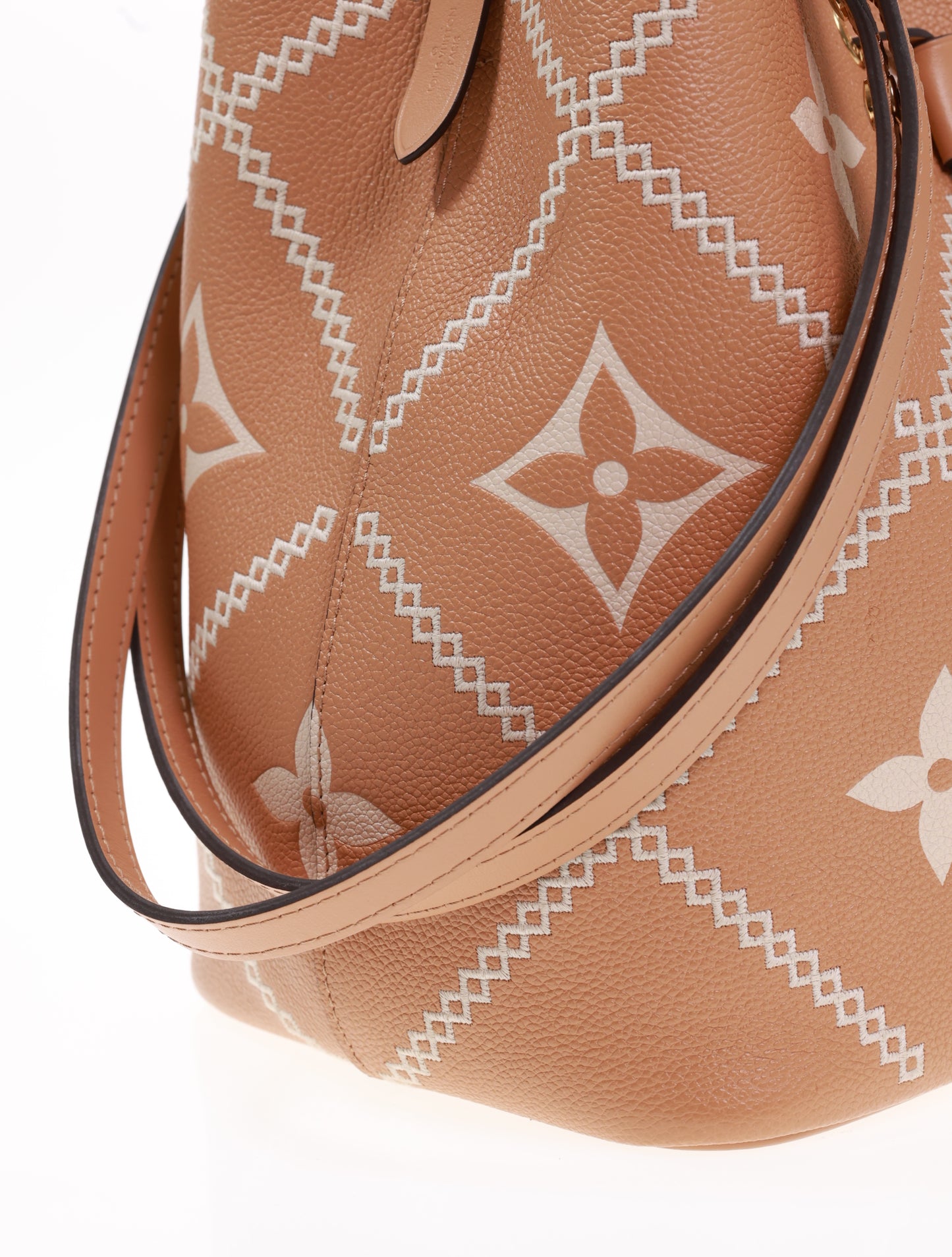 LOUIS VUITTON NEONOE MM Bicolor Arizona M46029 bestickt