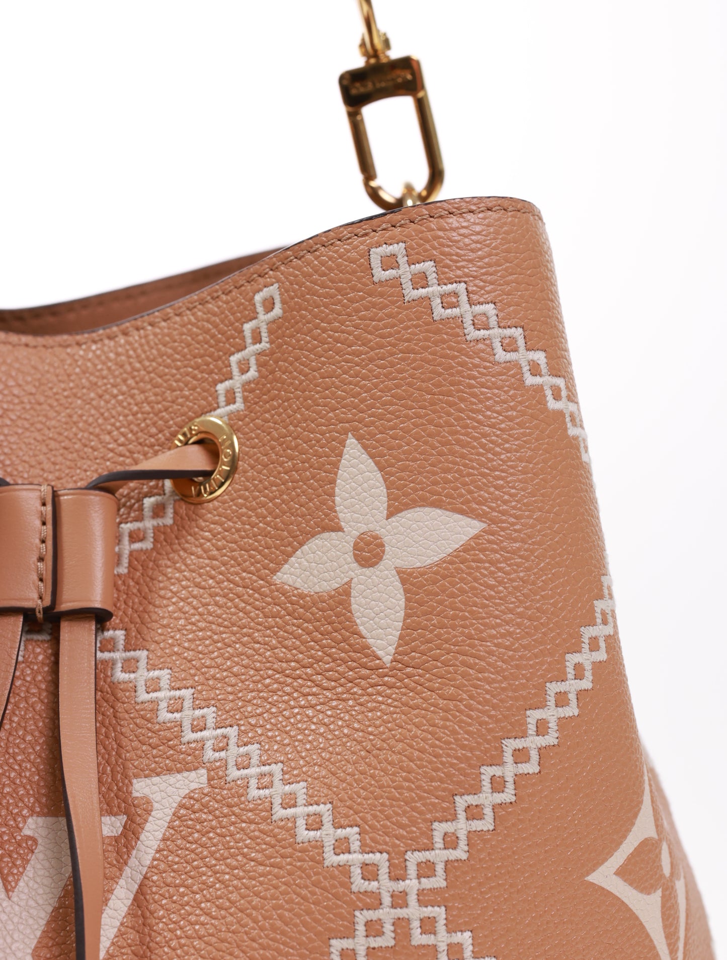 LOUIS VUITTON NEONOE MM Bicolor Arizona M46029 bestickt
