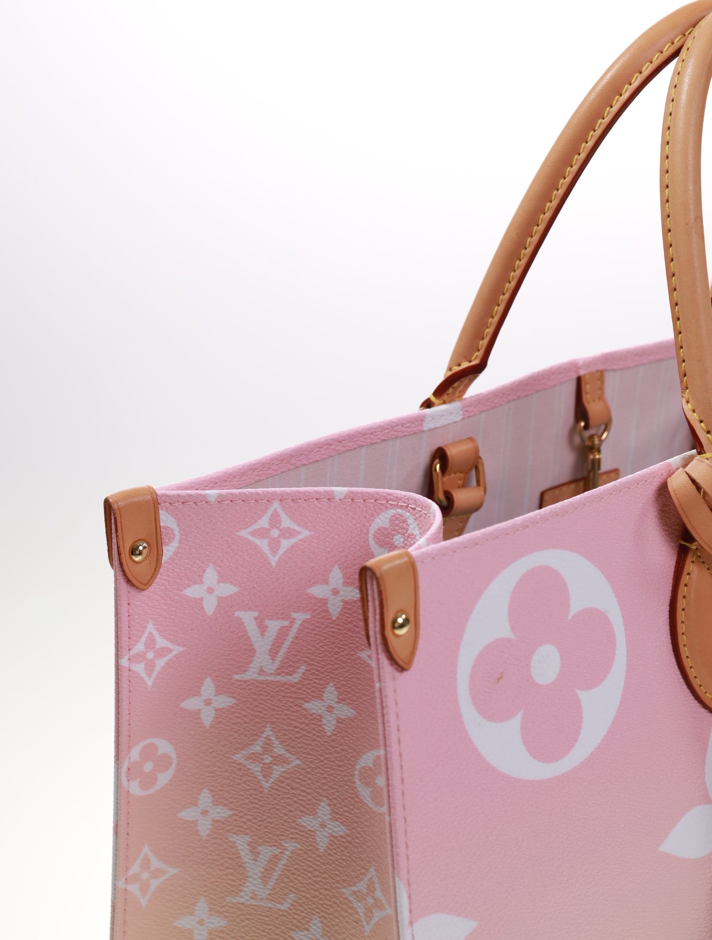 LOUIS VUITTON ONTHEGO GM ROSE BY THE POOL