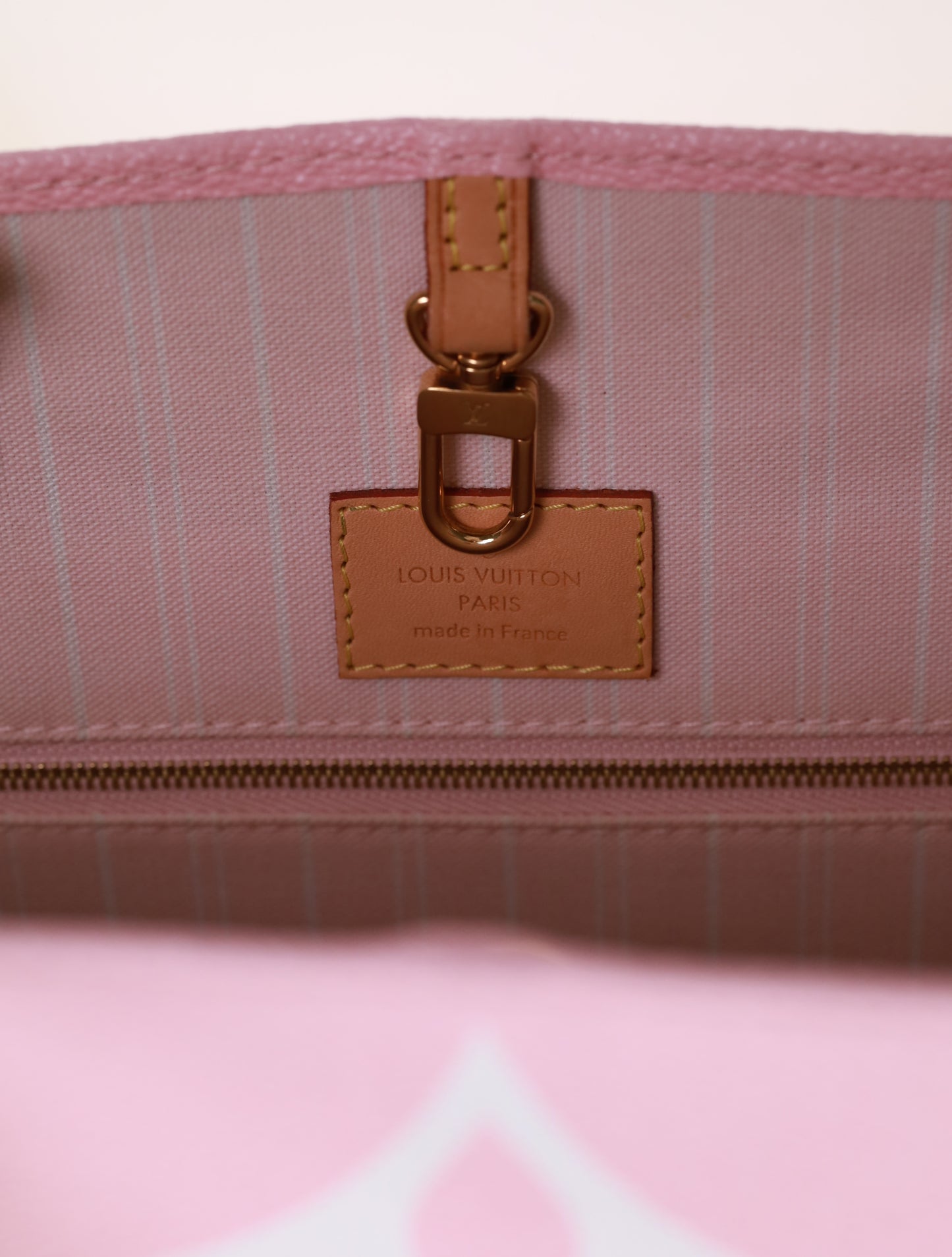 LOUIS VUITTON ONTHEGO GM ROSE BY THE POOL